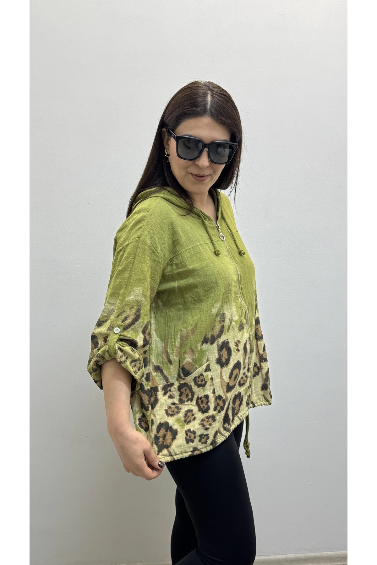 Leopar Desenli Yağ Yeşili Fermuarlı İthal Gömlek