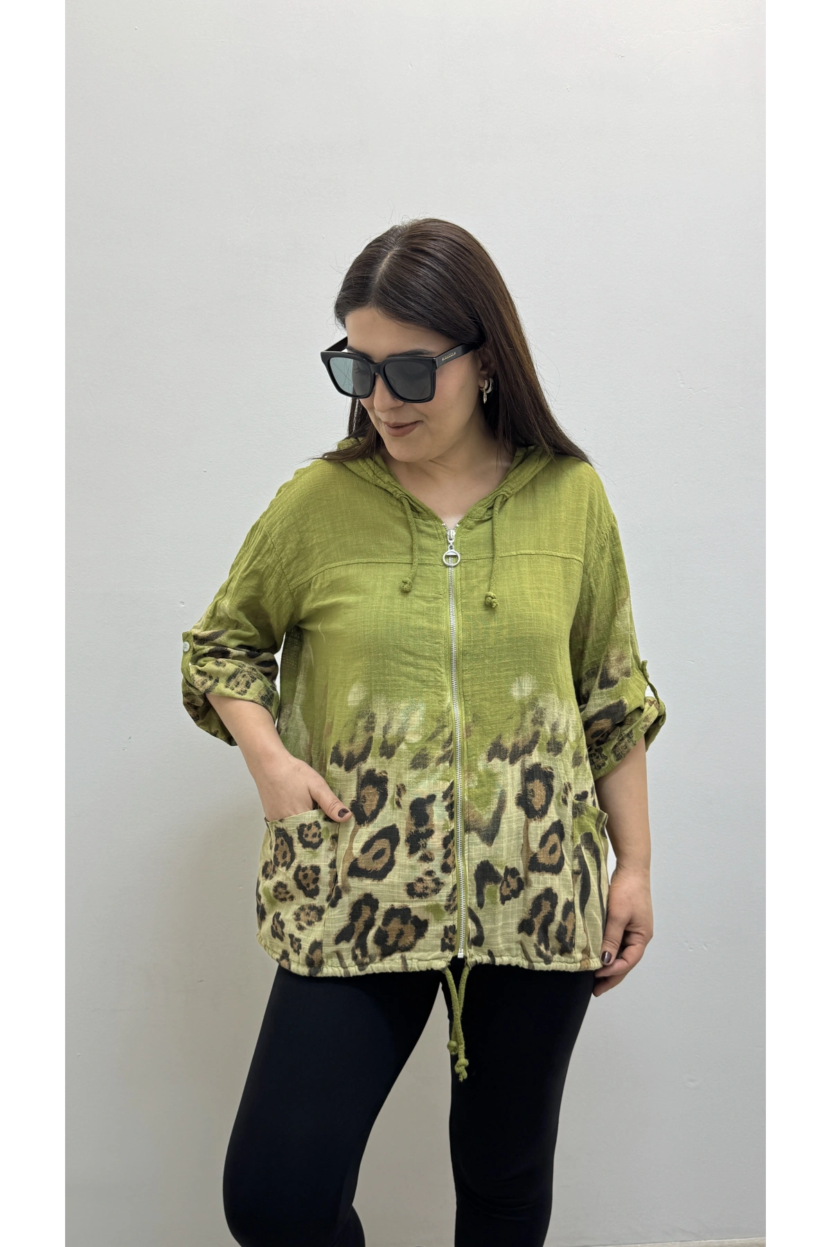 Leopar Desenli Yağ Yeşili Fermuarlı İthal Gömlek