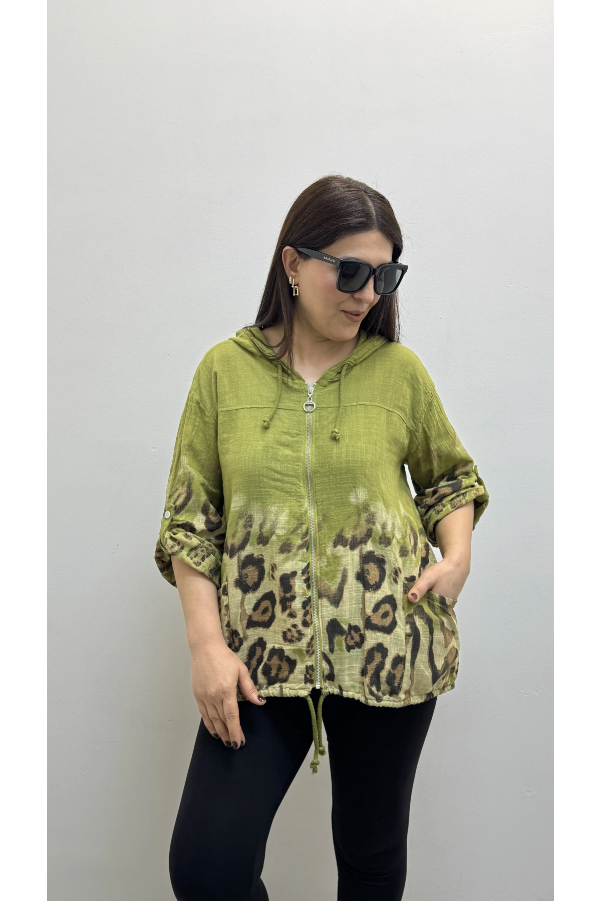 Leopar Desenli Yağ Yeşili Fermuarlı İthal Gömlek