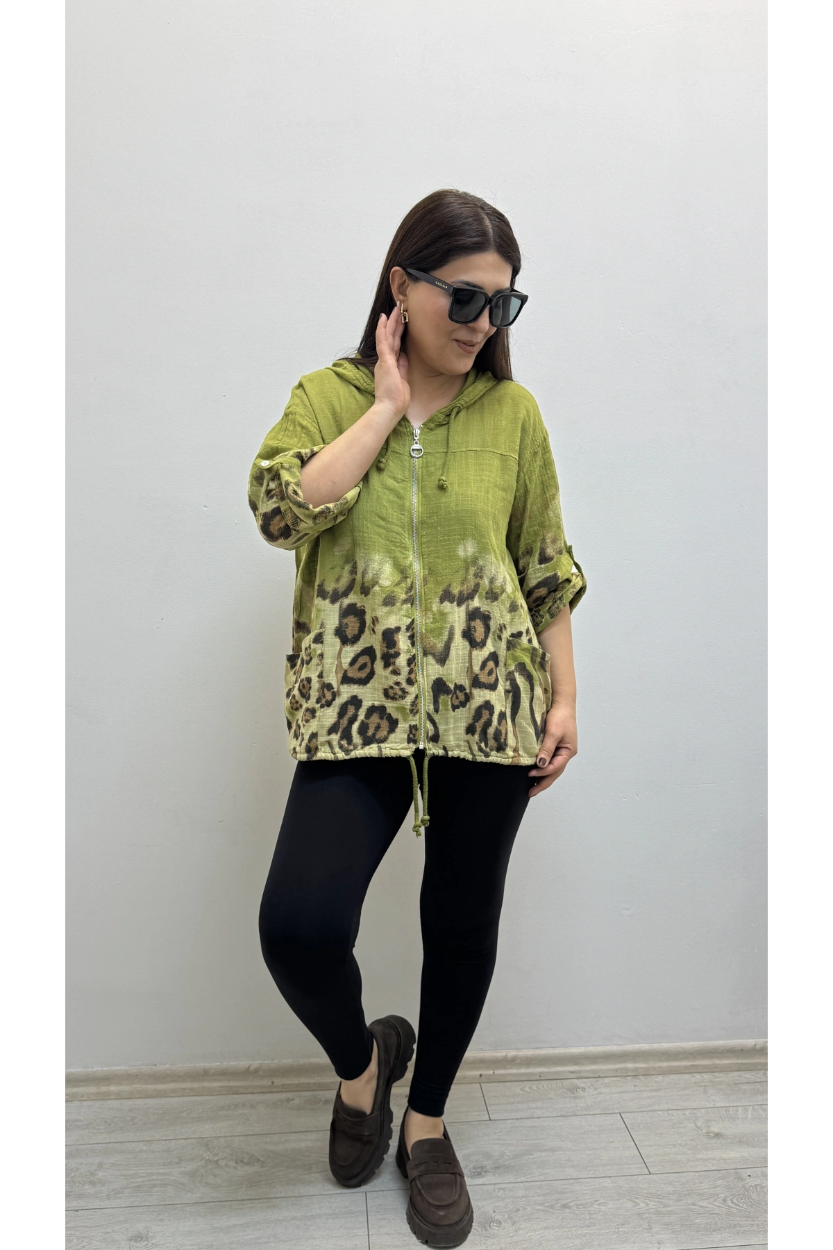 Leopar Desenli Yağ Yeşili Fermuarlı İthal Gömlek