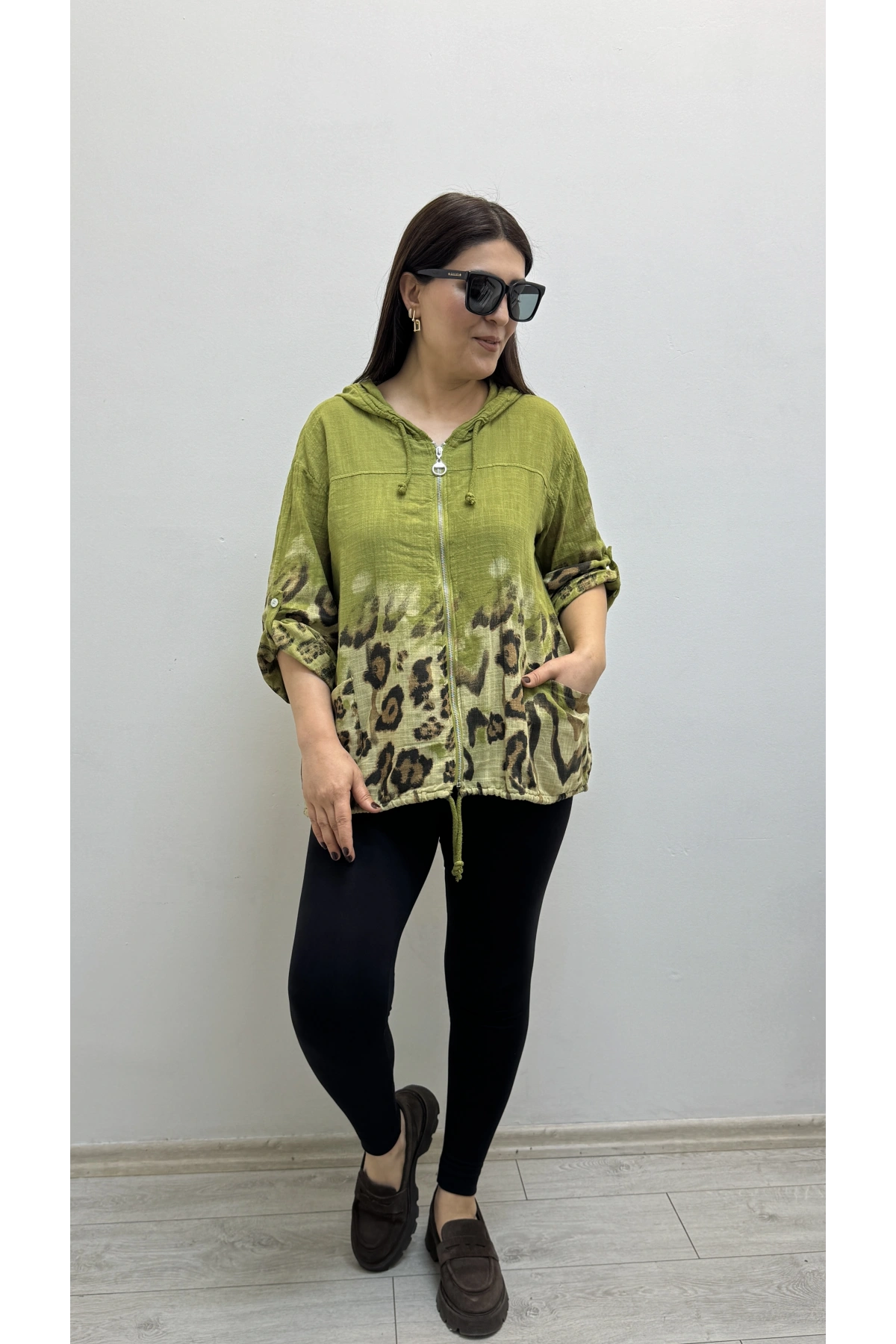 Leopar Desenli Yağ Yeşili Fermuarlı İthal Gömlek