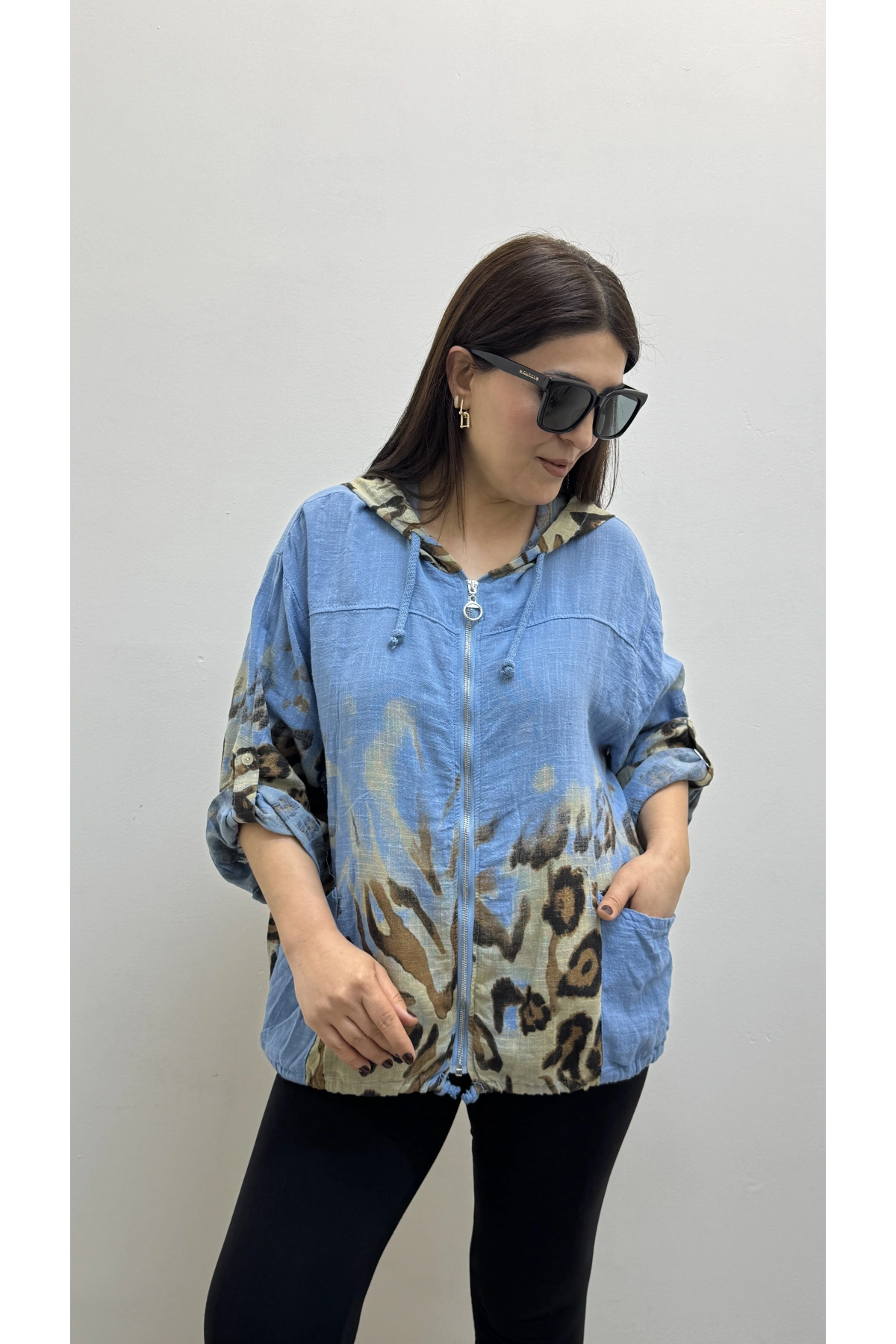 Leopar Desenli Mavi Fermuarlı İthal Gömlek