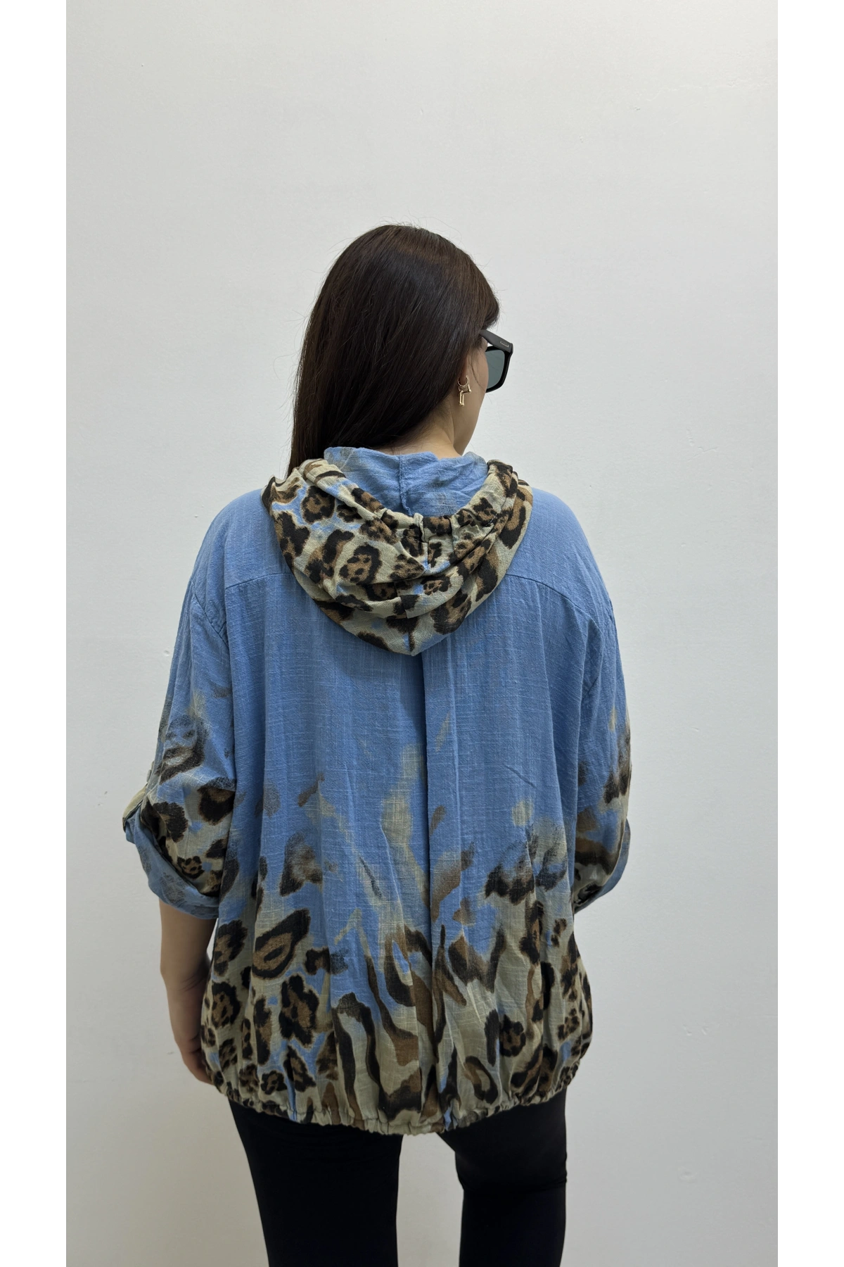 Leopar Desenli Mavi Fermuarlı İthal Gömlek