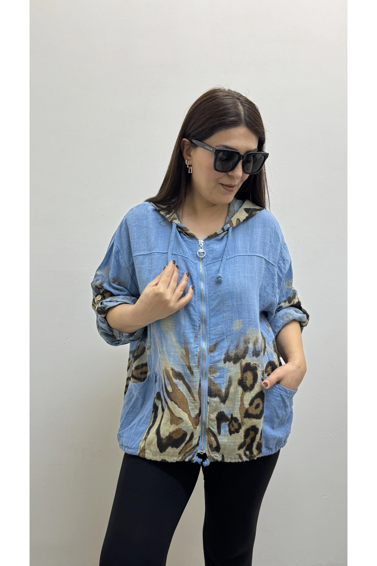 Leopar Desenli Mavi Fermuarlı İthal Gömlek