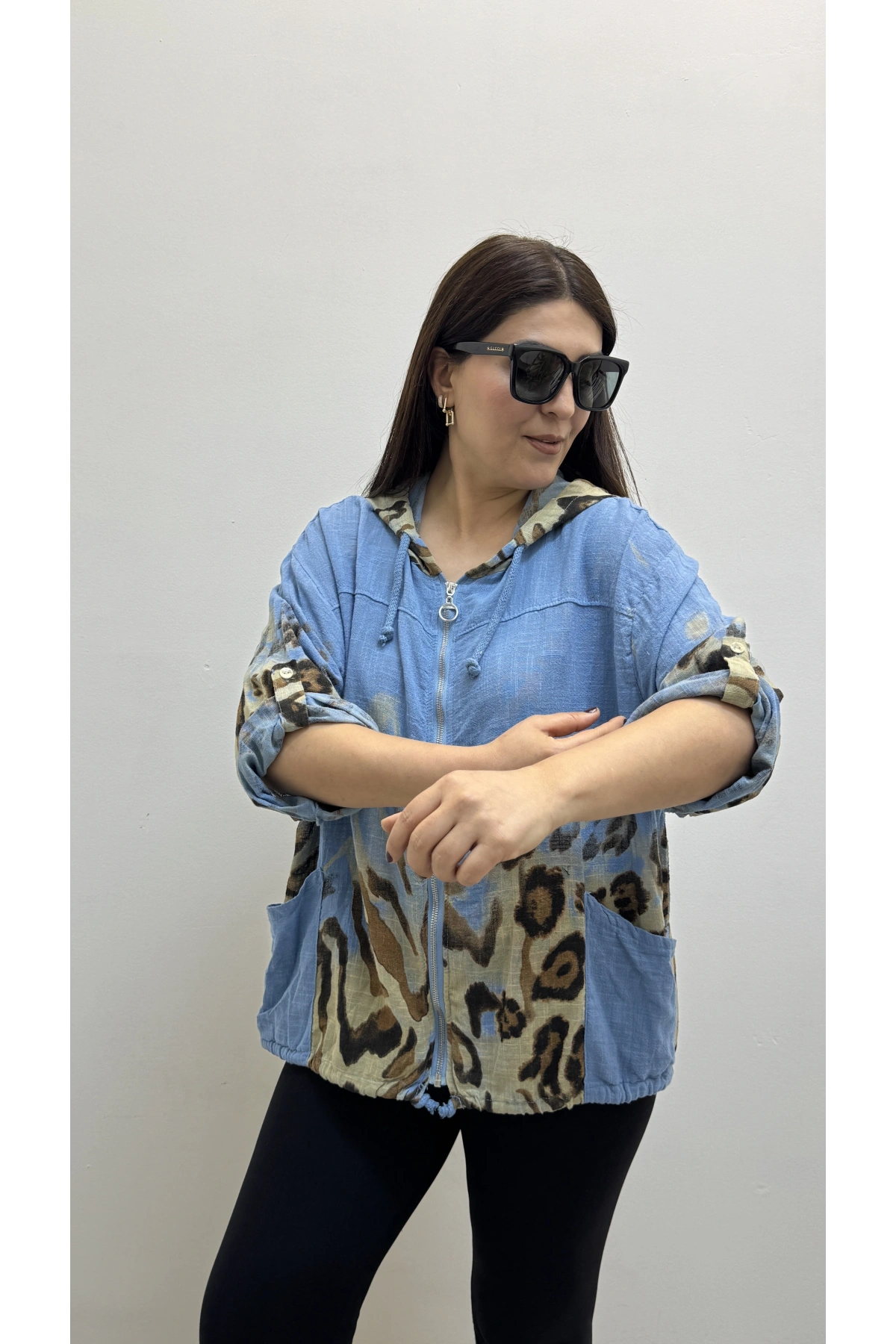 Leopar Desenli Mavi Fermuarlı İthal Gömlek