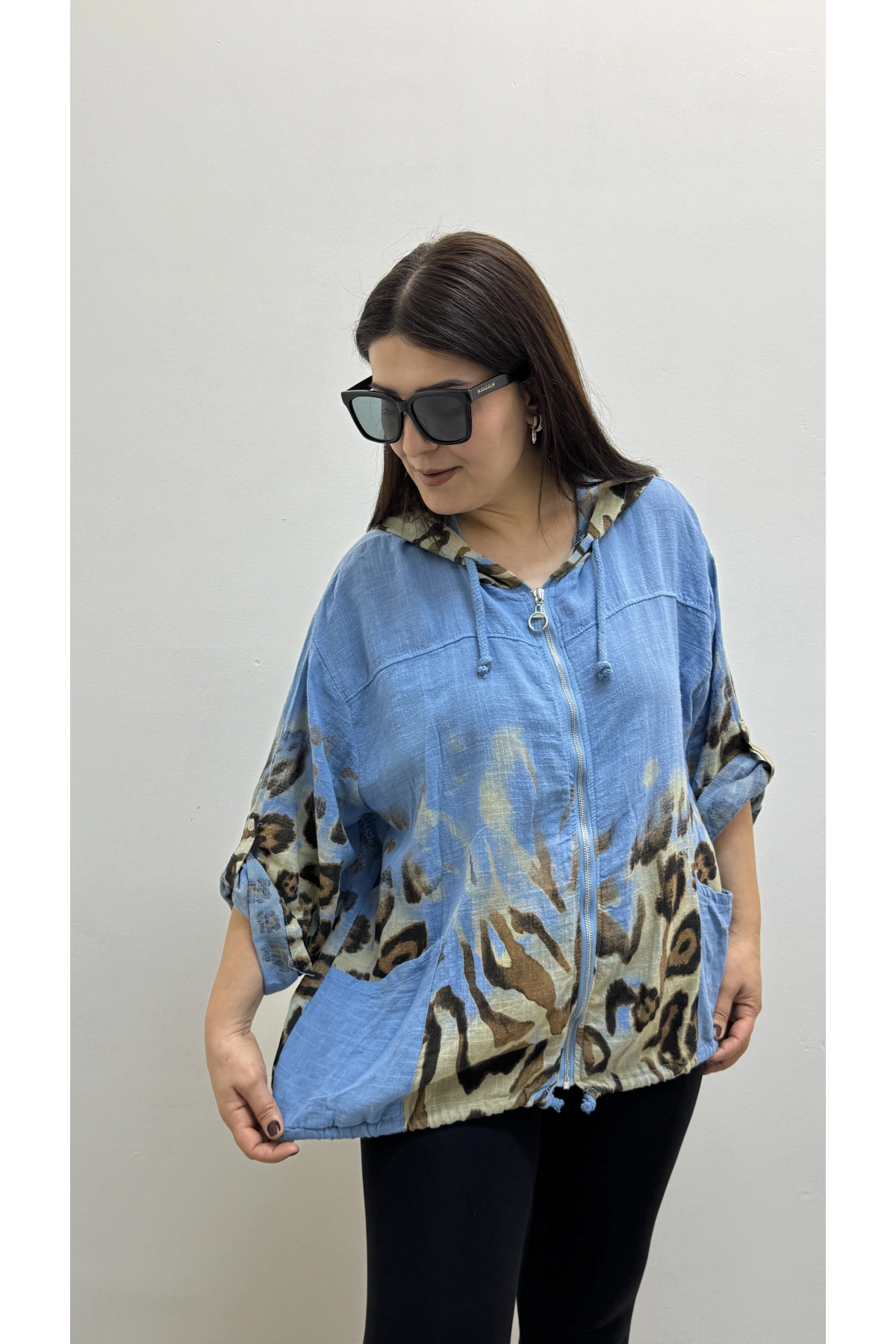Leopar Desenli Mavi Fermuarlı İthal Gömlek