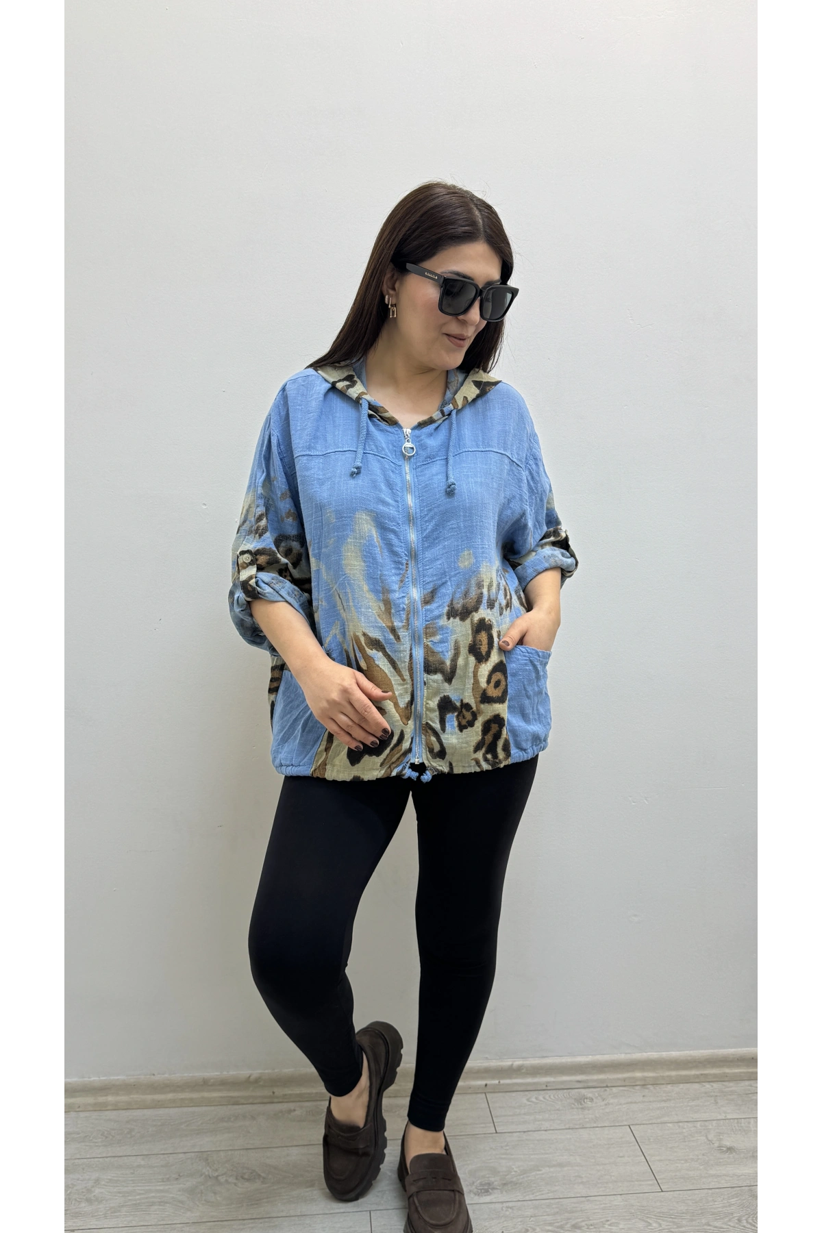 Leopar Desenli Mavi Fermuarlı İthal Gömlek