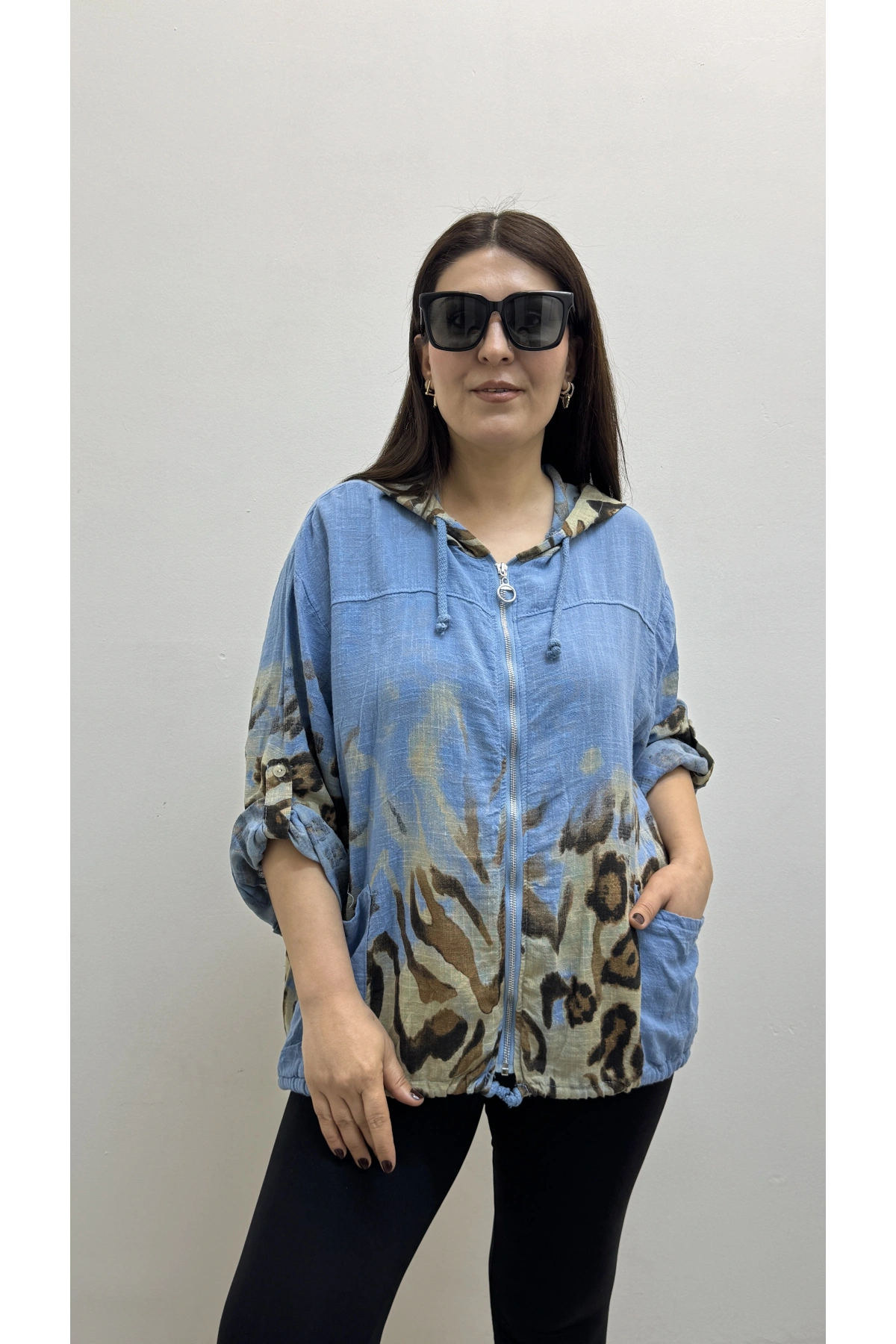 Leopar Desenli Mavi Fermuarlı İthal Gömlek