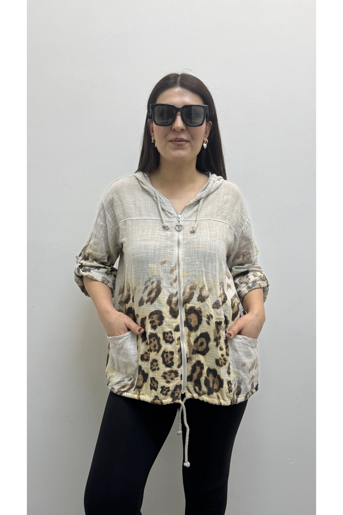 Leopar Desenli Bej Rengi Fermuarlı İthal Gömlek