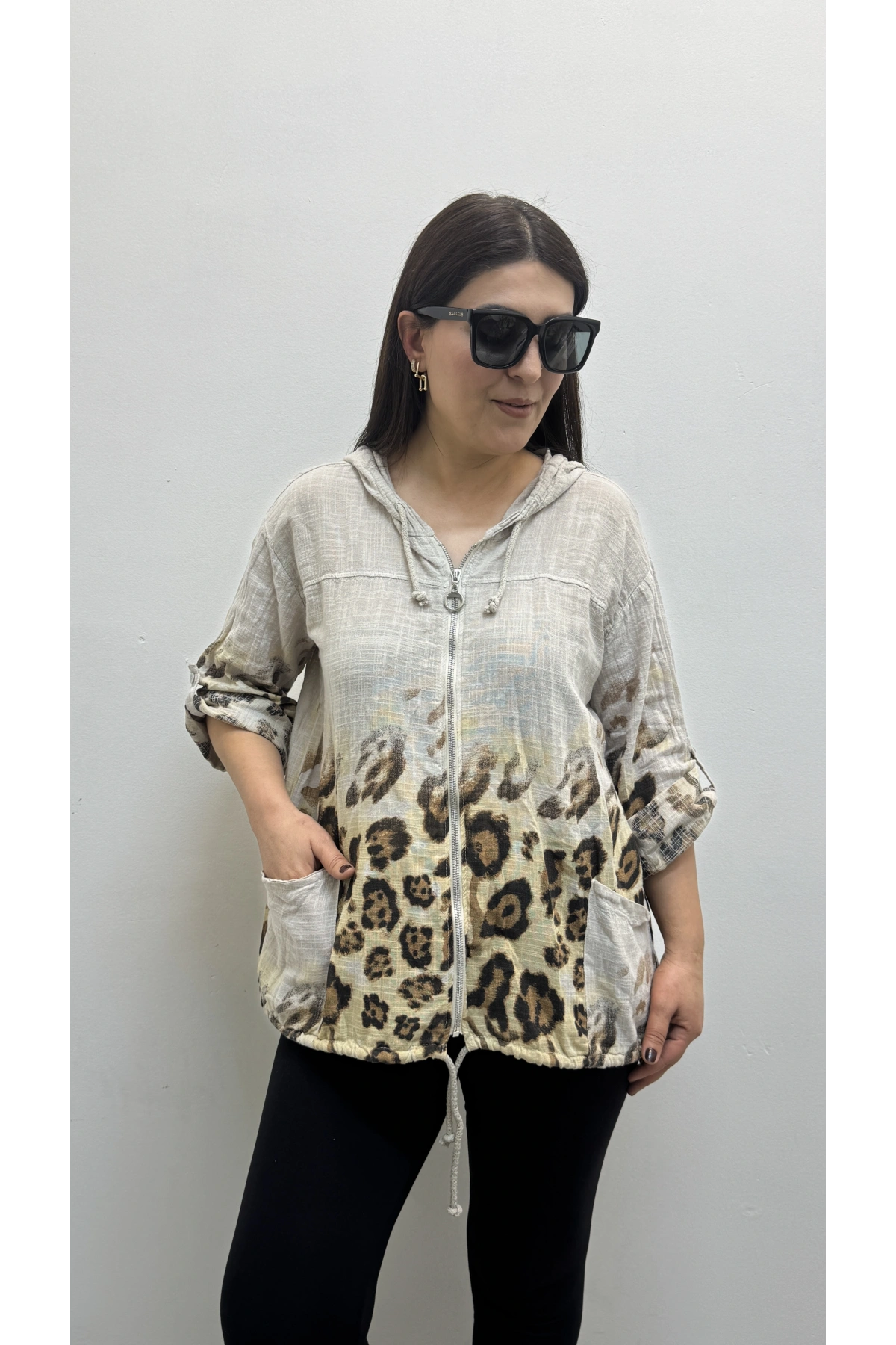 Leopar Desenli Bej Rengi Fermuarlı İthal Gömlek