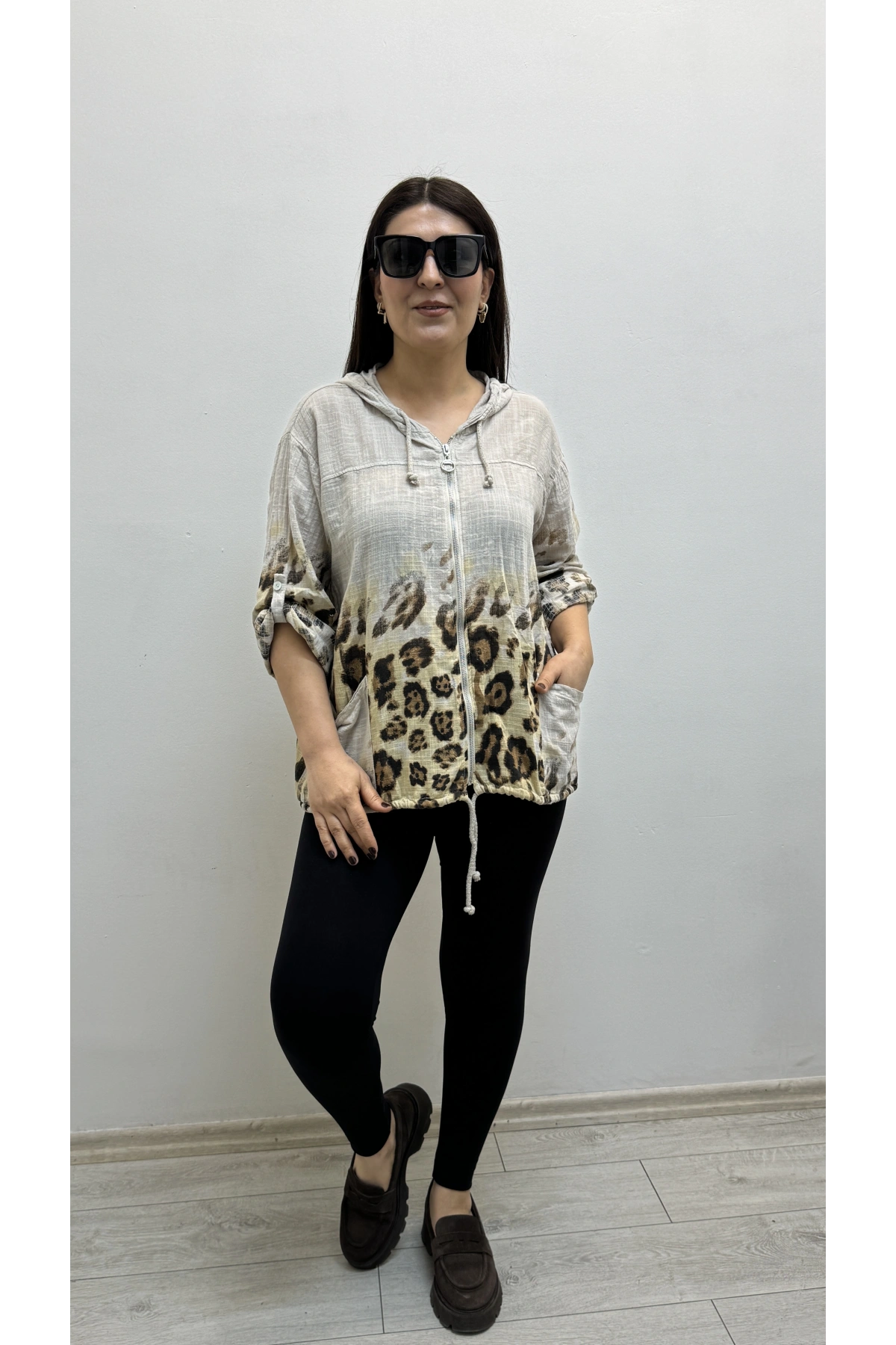 Leopar Desenli Bej Rengi Fermuarlı İthal Gömlek