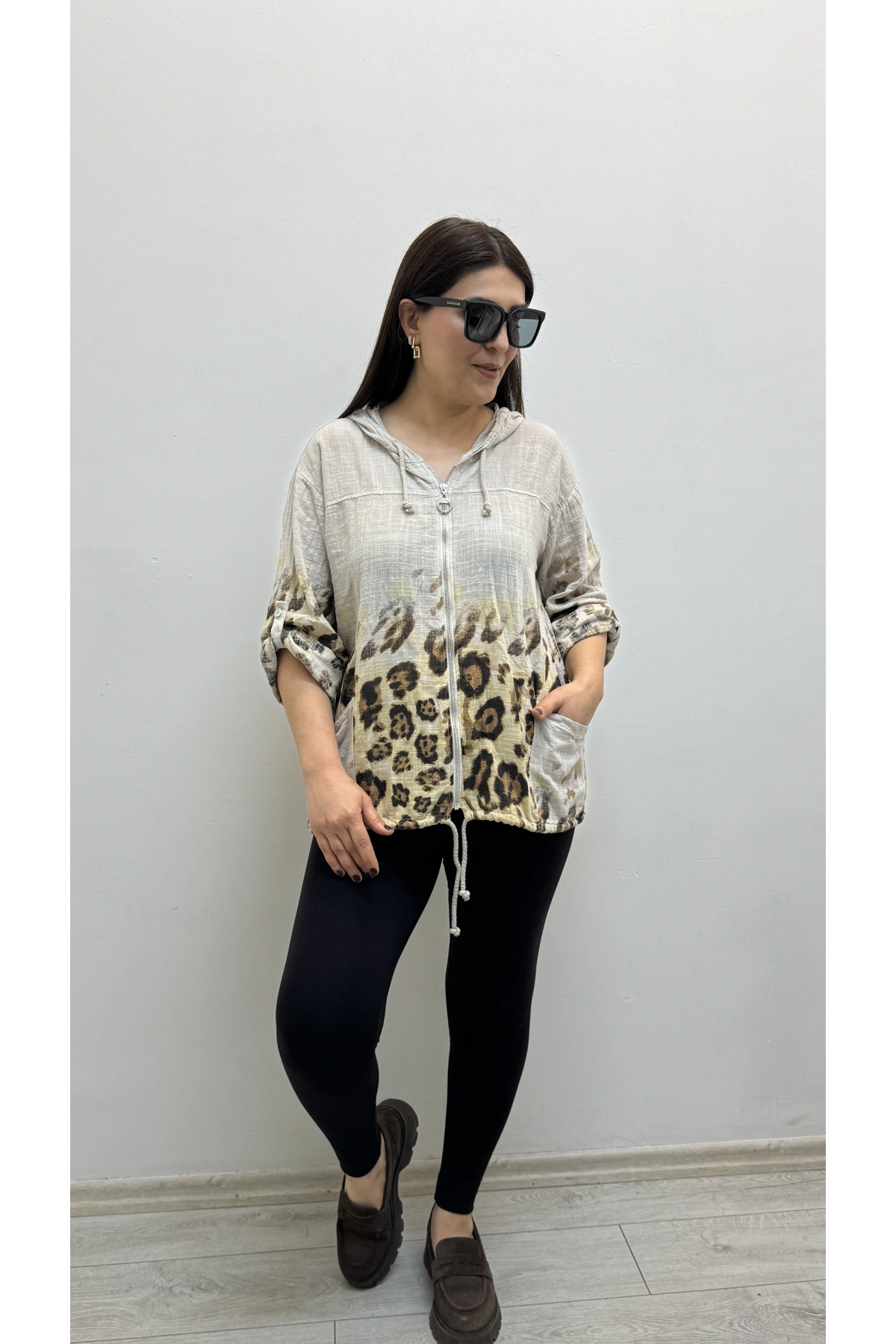 Leopar Desenli Bej Rengi Fermuarlı İthal Gömlek