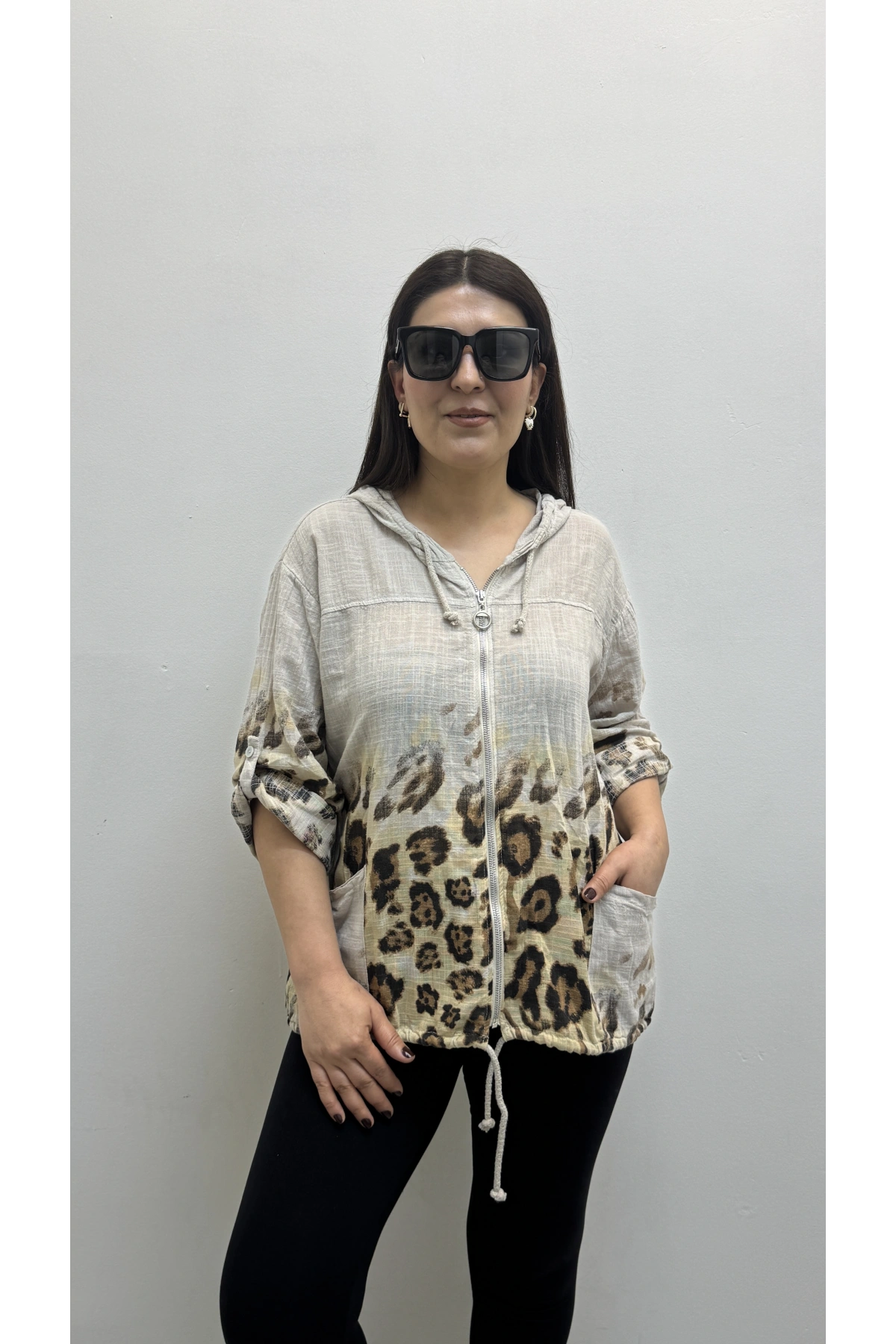 Leopar Desenli Bej Rengi Fermuarlı İthal Gömlek