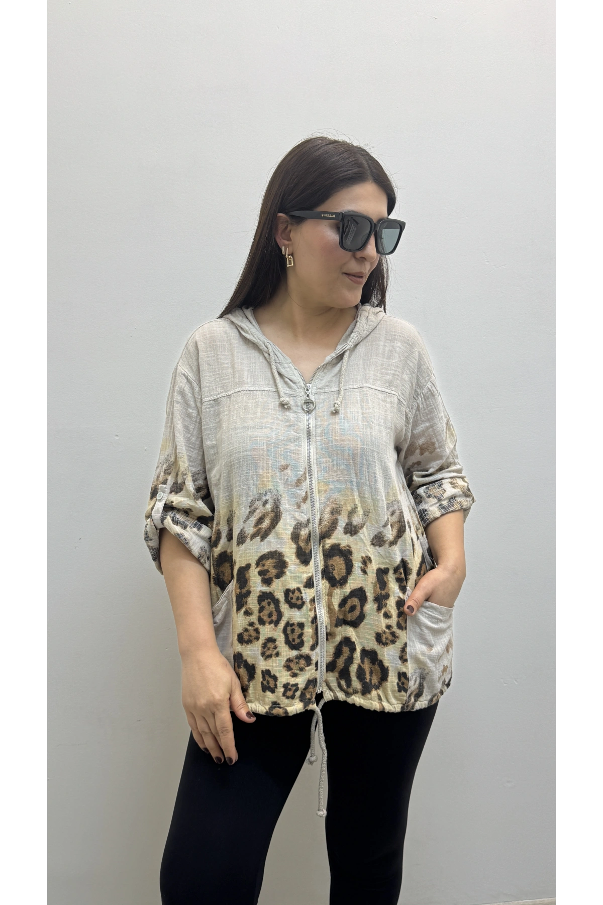 Leopar Desenli Bej Rengi Fermuarlı İthal Gömlek