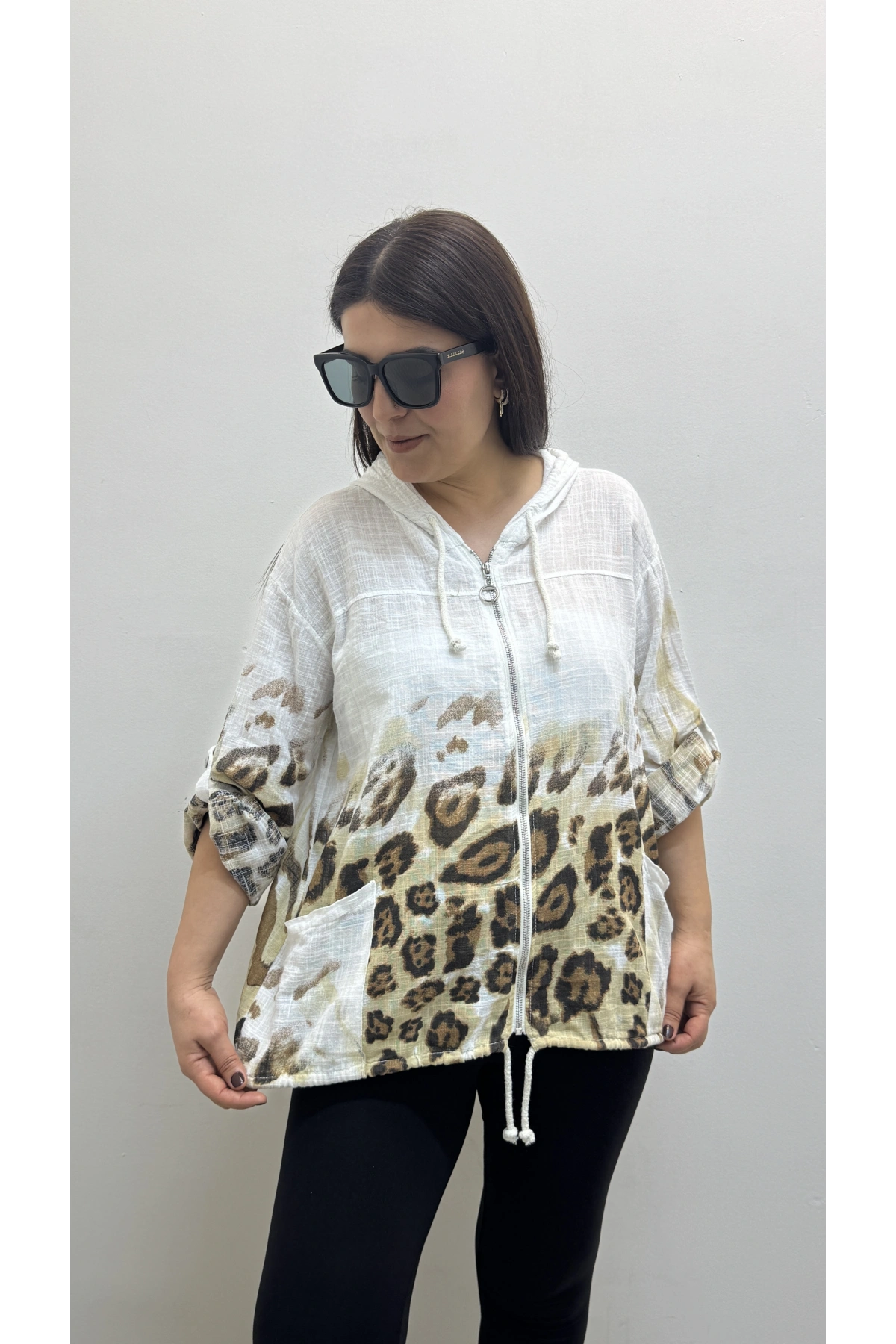 Leopar Desenli Beyaz Renk Fermuarlı İthal Gömlek