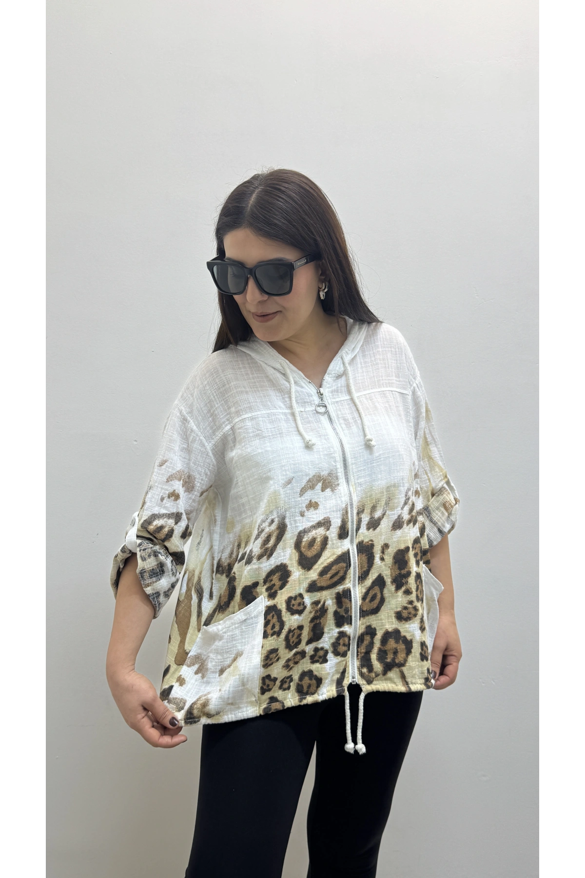 Leopar Desenli Beyaz Renk Fermuarlı İthal Gömlek