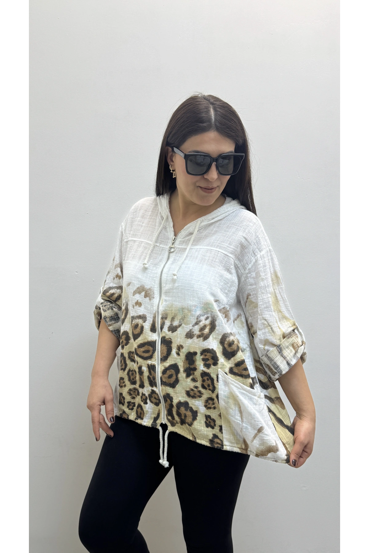 Leopar Desenli Beyaz Renk Fermuarlı İthal Gömlek