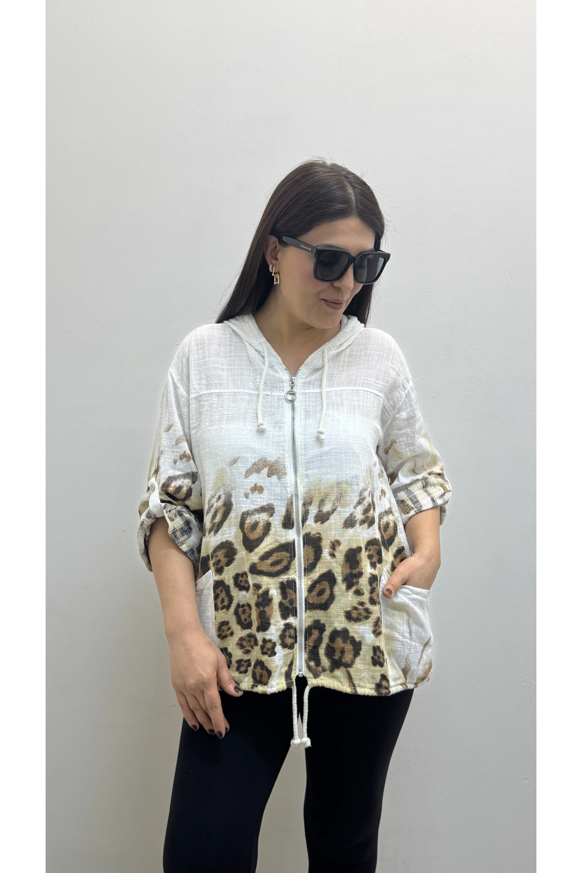 Leopar Desenli Beyaz Renk Fermuarlı İthal Gömlek