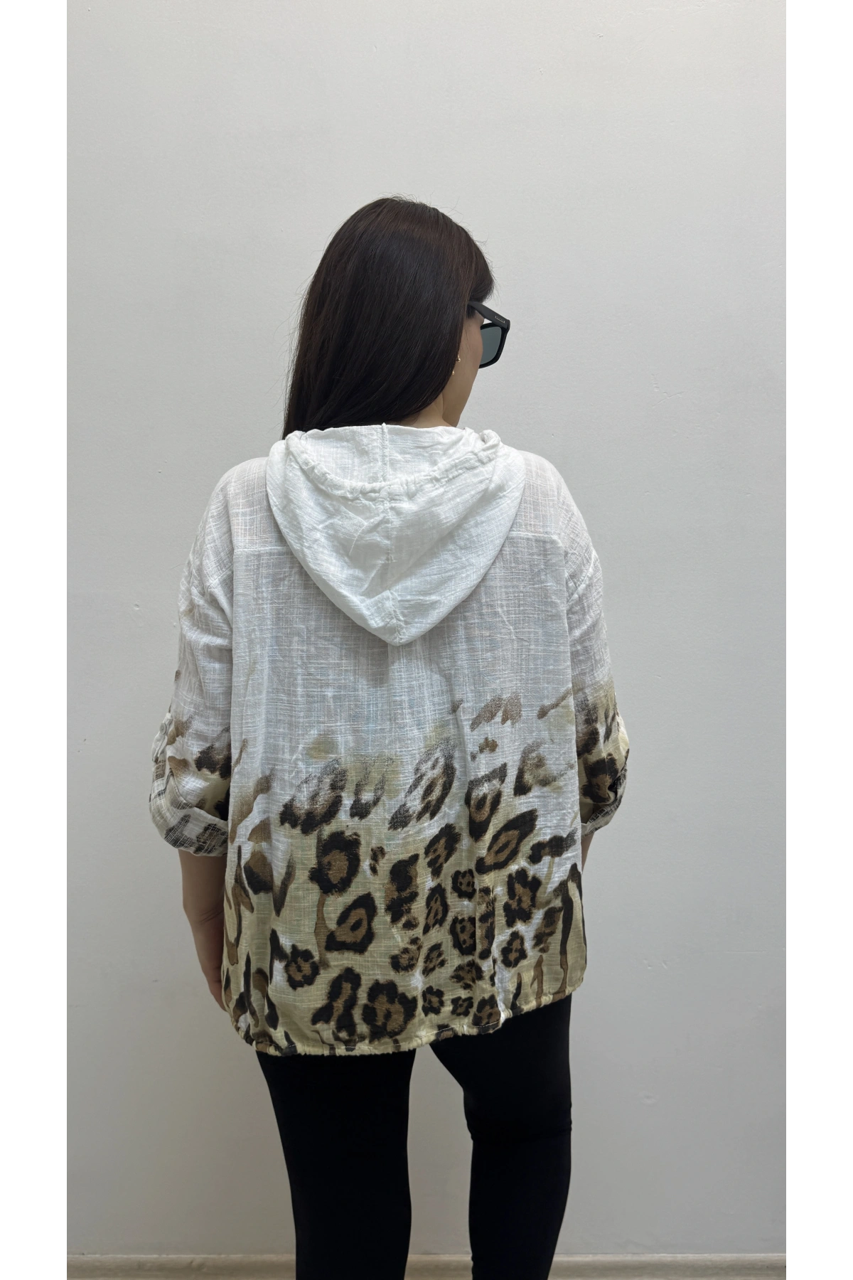 Leopar Desenli Beyaz Renk Fermuarlı İthal Gömlek