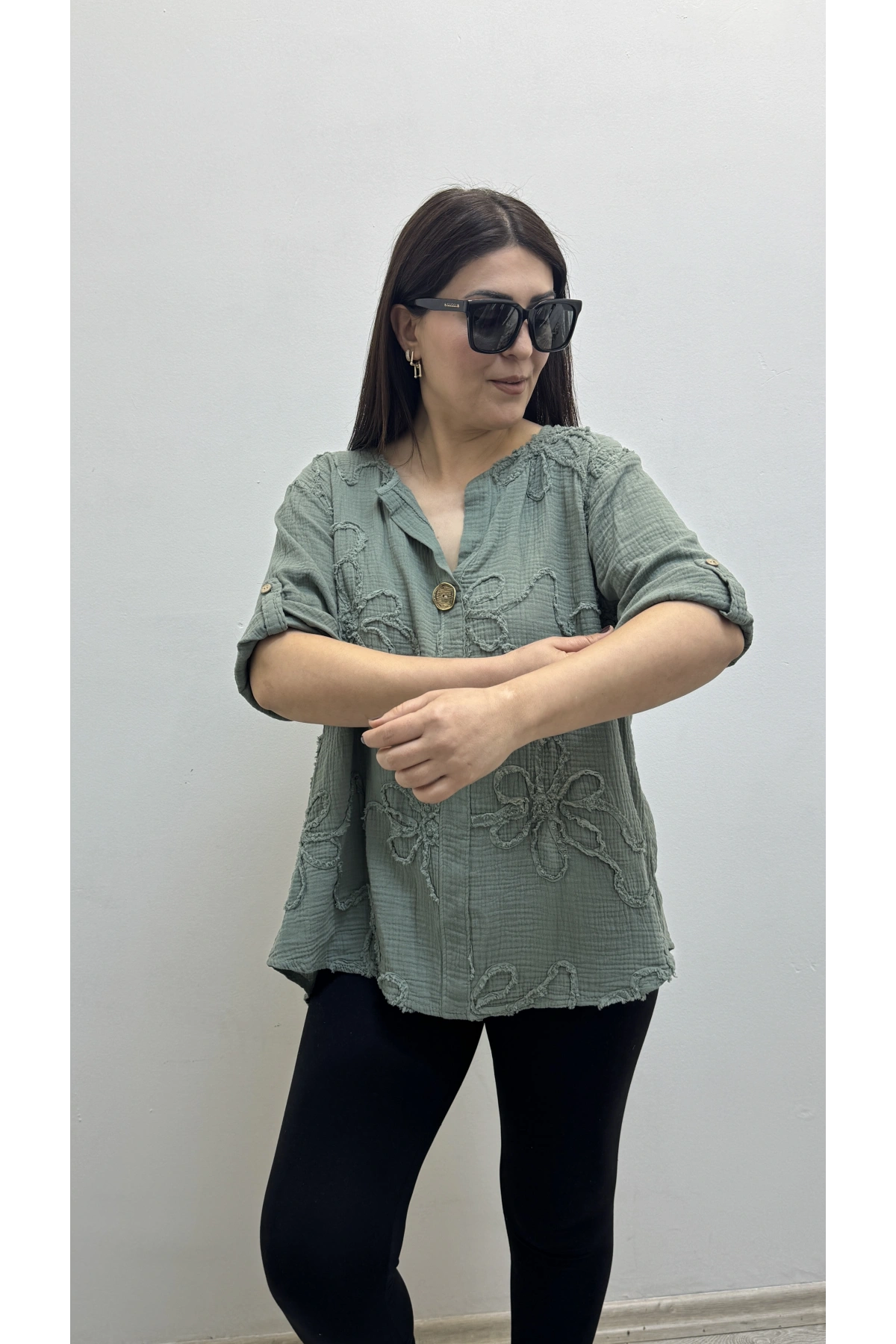 Kabartma Desenli Haki Yeşil Müslin Bluz
