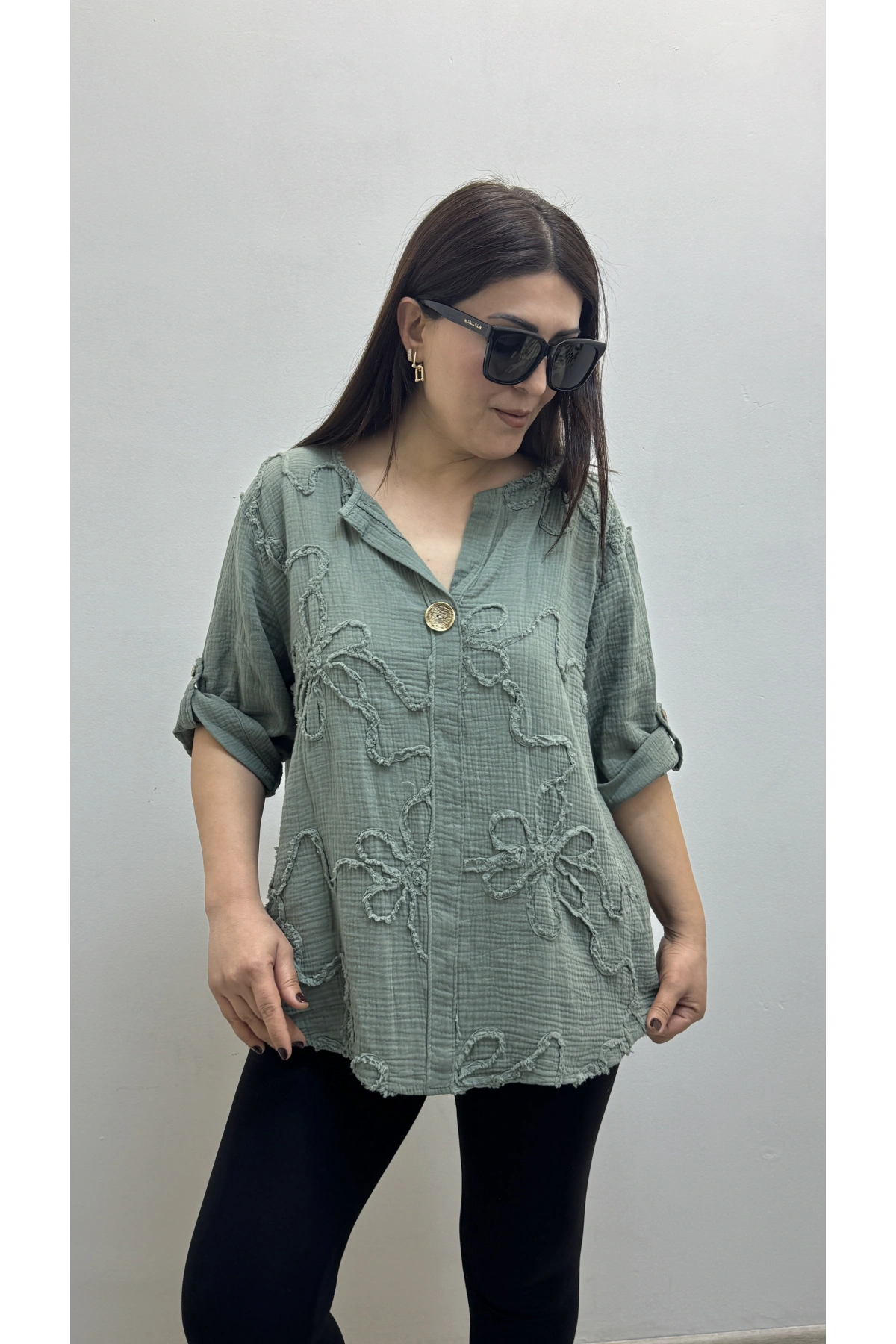 Kabartma Desenli Haki Yeşil Müslin Bluz