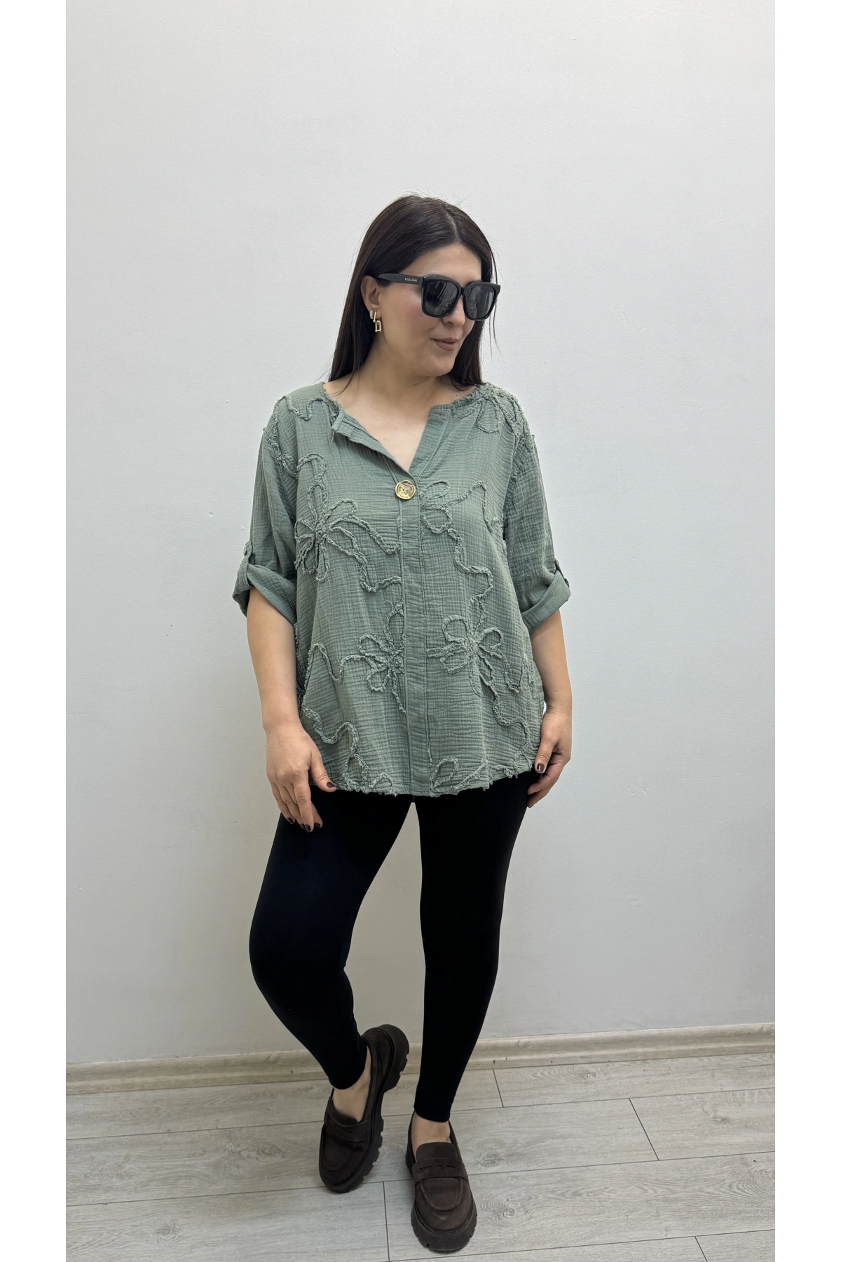 Kabartma Desenli Haki Yeşil Müslin Bluz