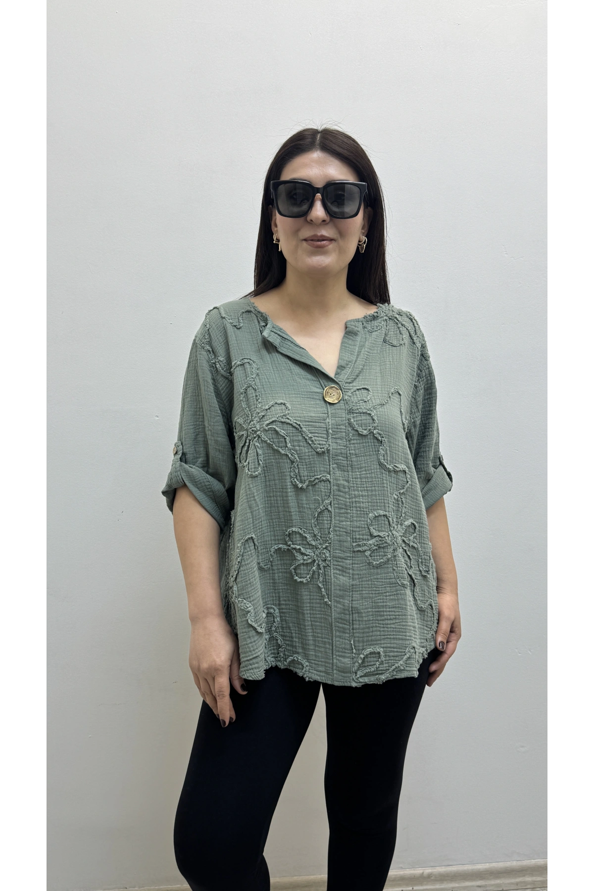 Kabartma Desenli Haki Yeşil Müslin Bluz