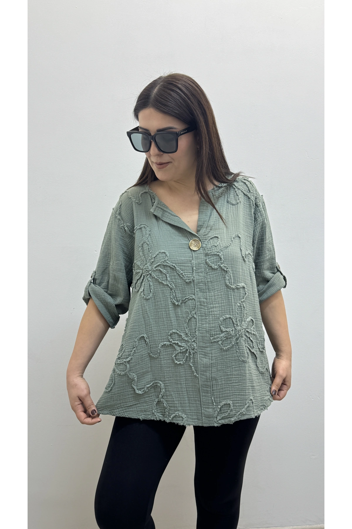 Kabartma Desenli Haki Yeşil Müslin Bluz