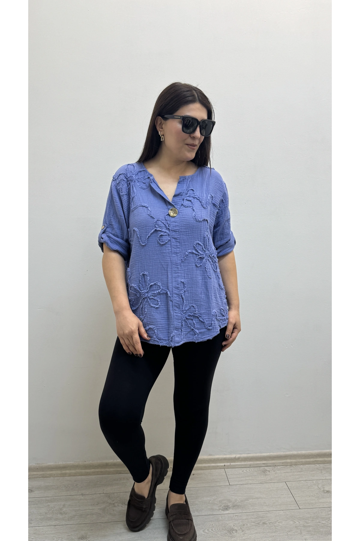 Kabartma Desenli İndigo Mavi Müslin Bluz