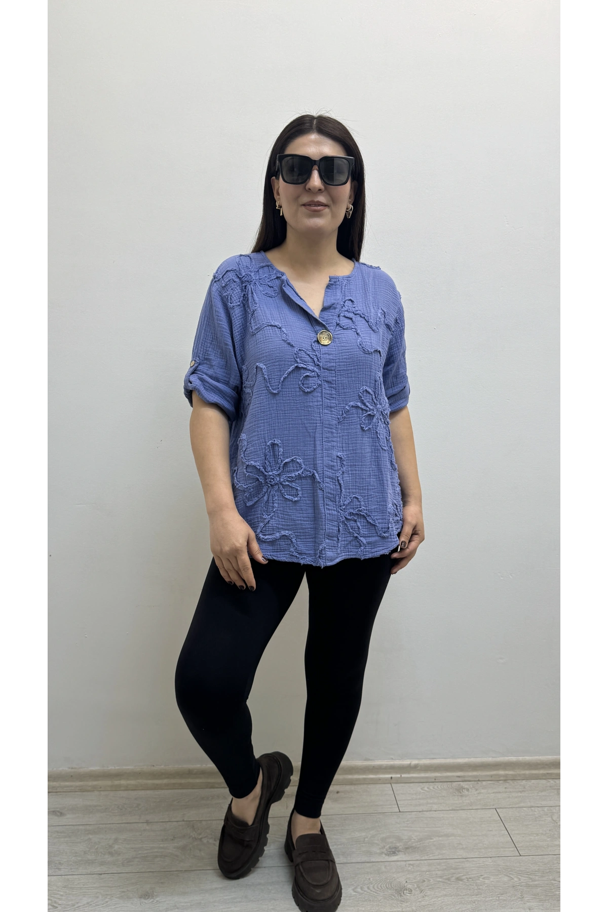 Kabartma Desenli İndigo Mavi Müslin Bluz