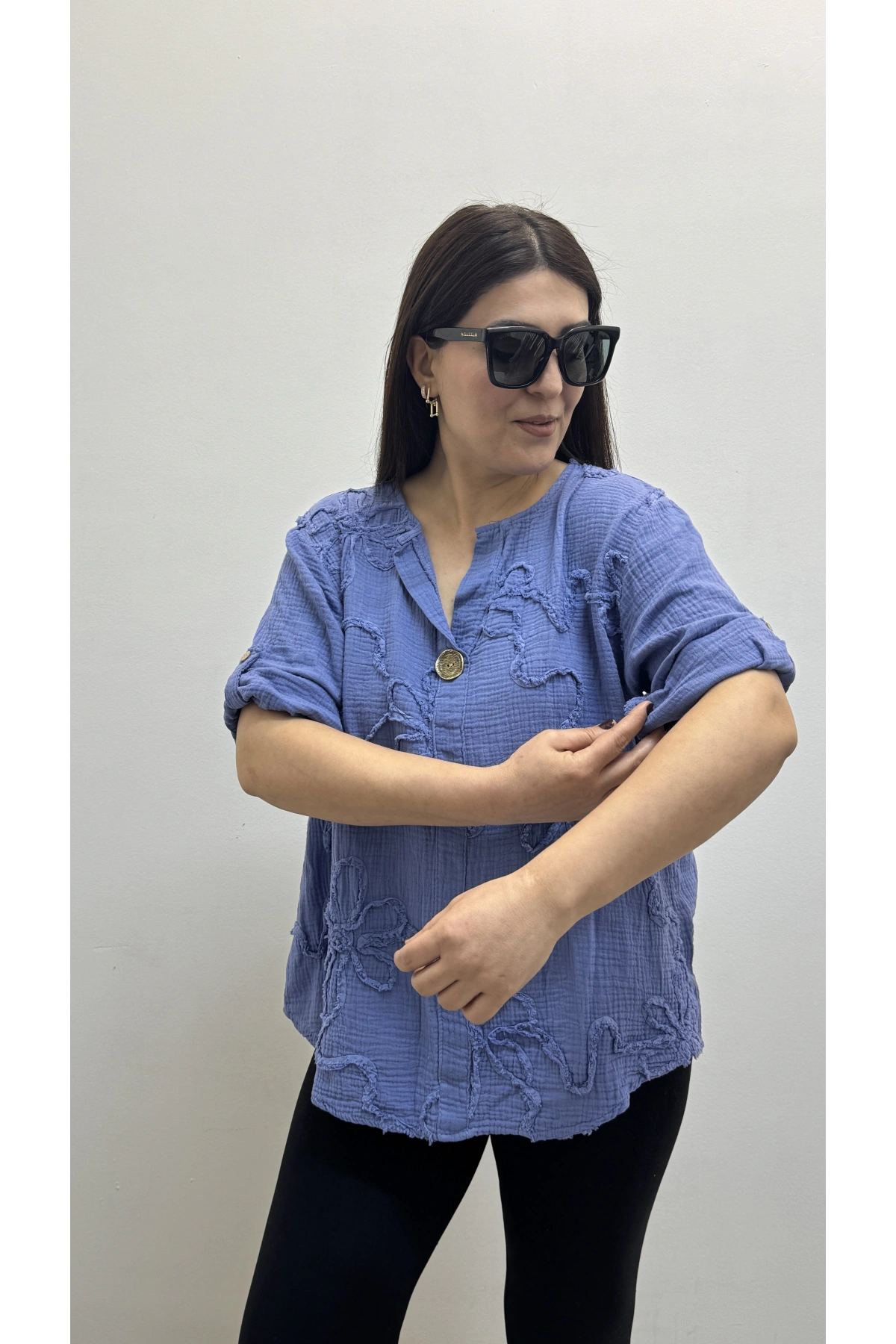 Kabartma Desenli İndigo Mavi Müslin Bluz