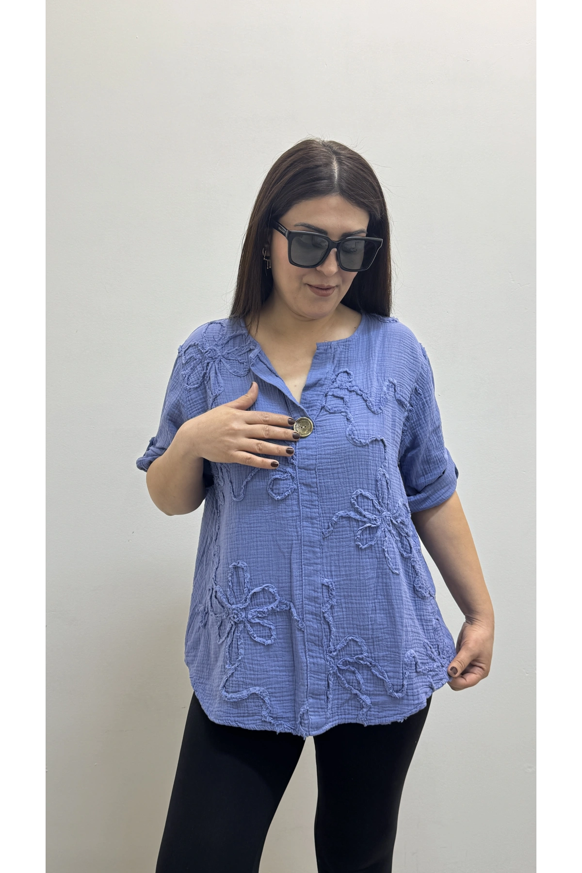 Kabartma Desenli İndigo Mavi Müslin Bluz