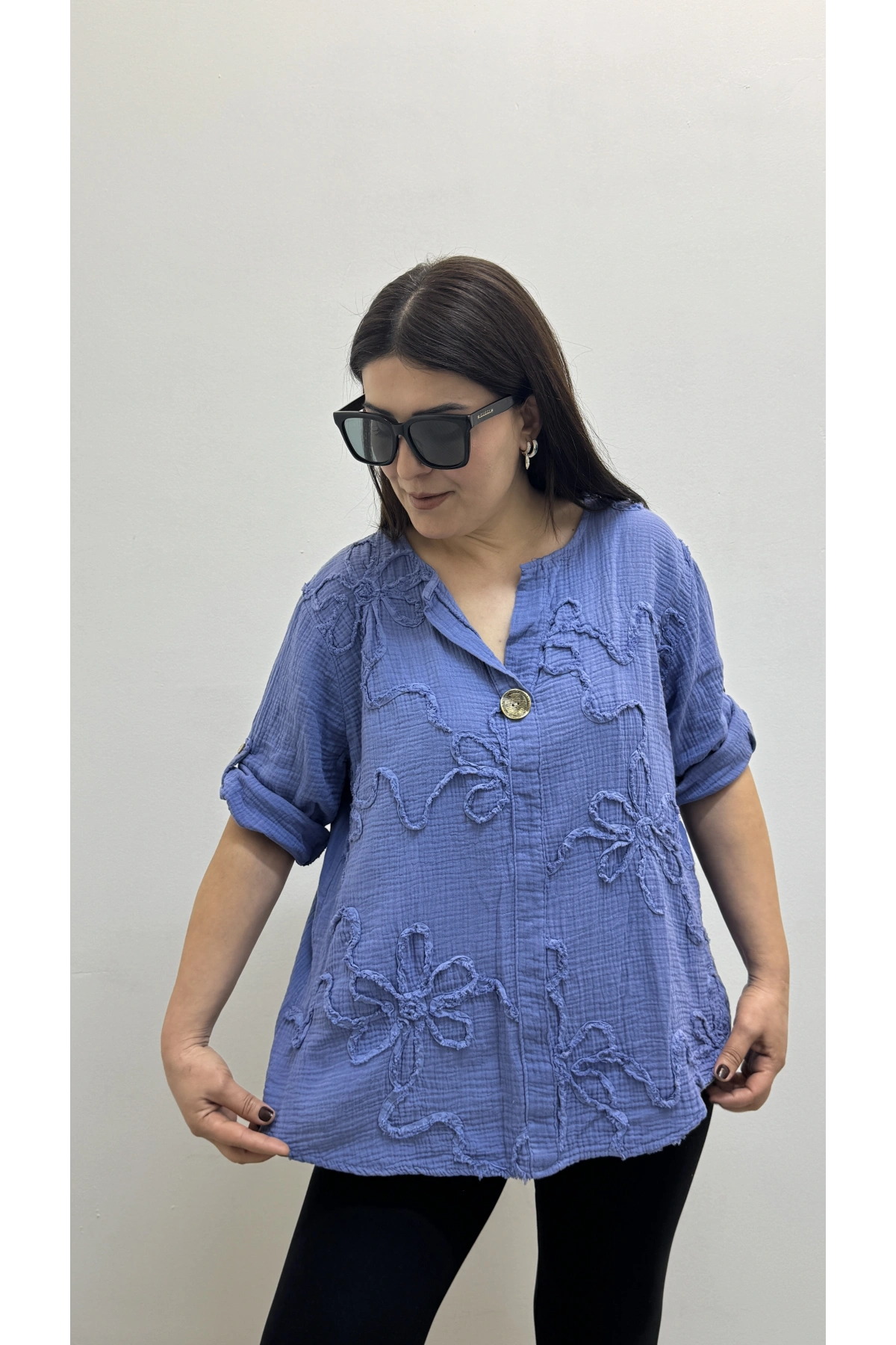 Kabartma Desenli İndigo Mavi Müslin Bluz