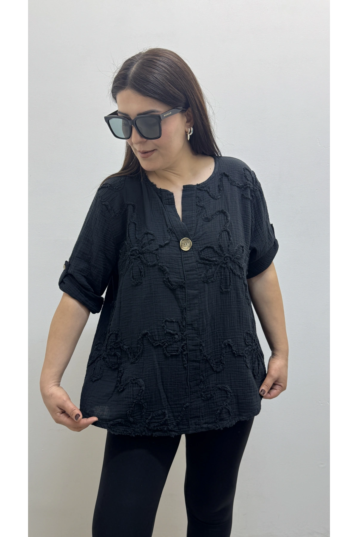Kabartma Desenli Siyah Müslin Bluz