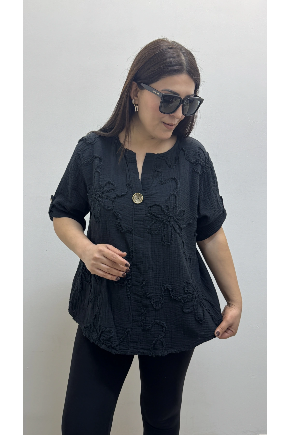 Kabartma Desenli Siyah Müslin Bluz