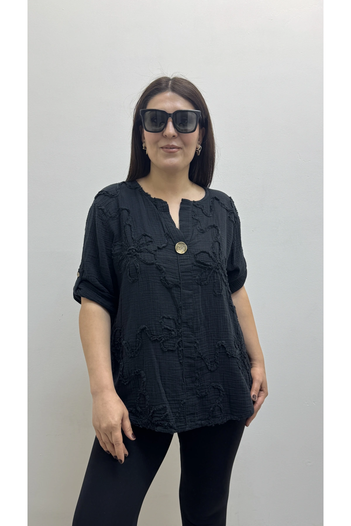 Kabartma Desenli Siyah Müslin Bluz