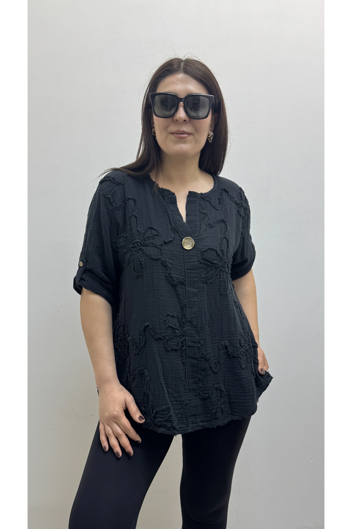 Kabartma Desenli Siyah Müslin Bluz