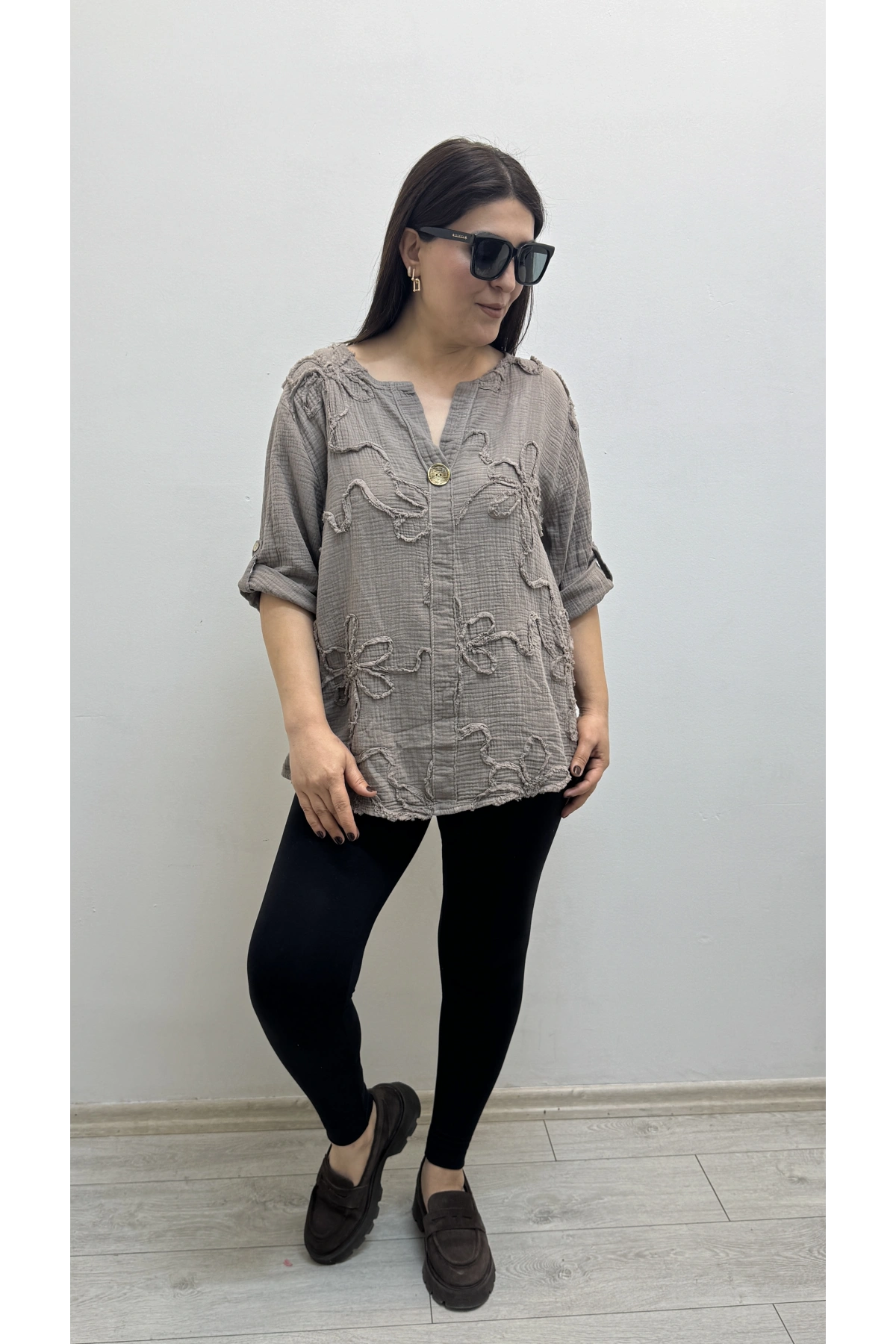 Kabartma Desenli Vizon Rengi Müslin Bluz