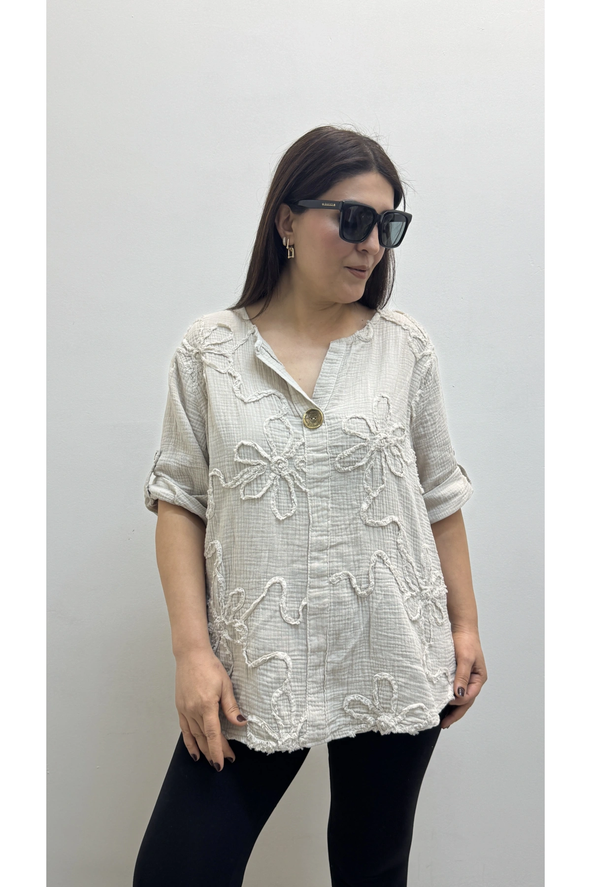 Kabartma Desenli Bej Rengi Müslin Bluz