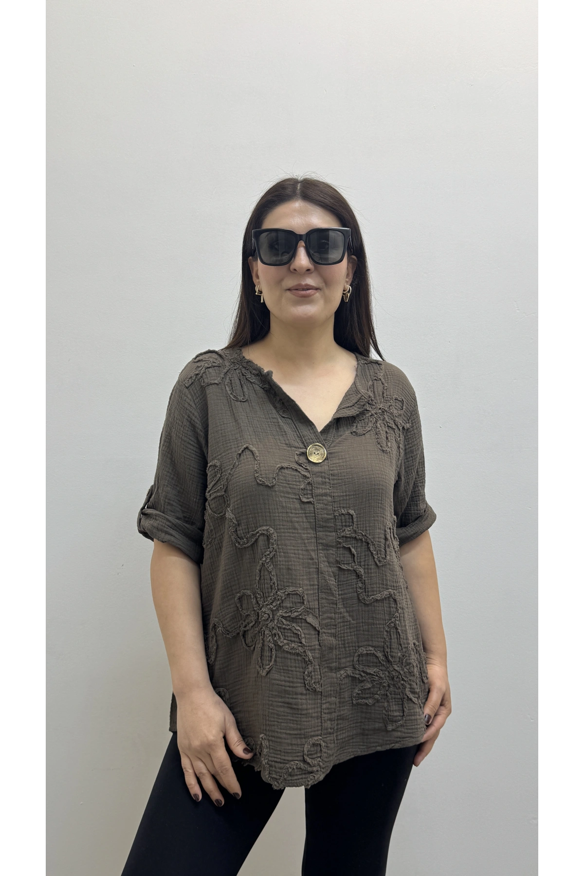 Kabartma Desenli Kahverengi Müslin Bluz