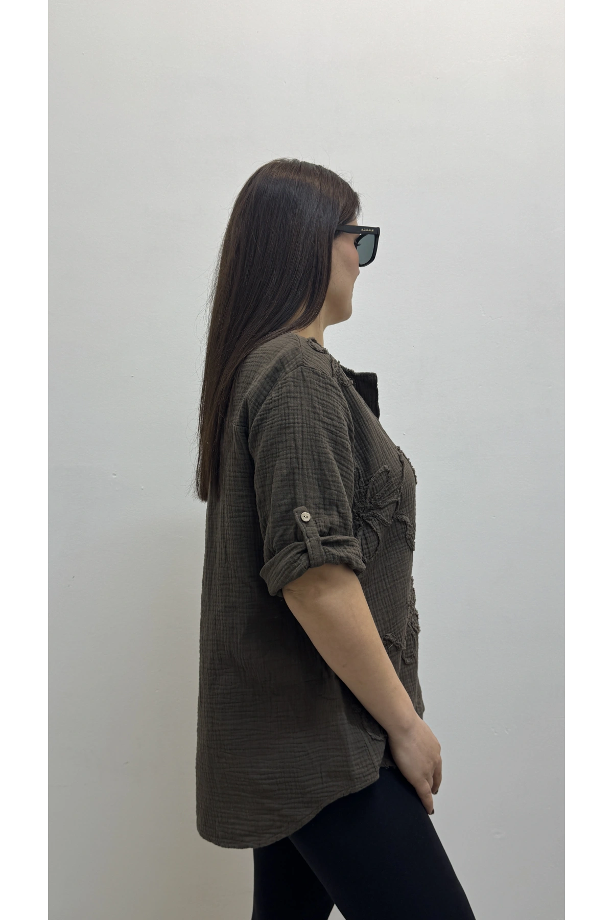 Kabartma Desenli Kahverengi Müslin Bluz