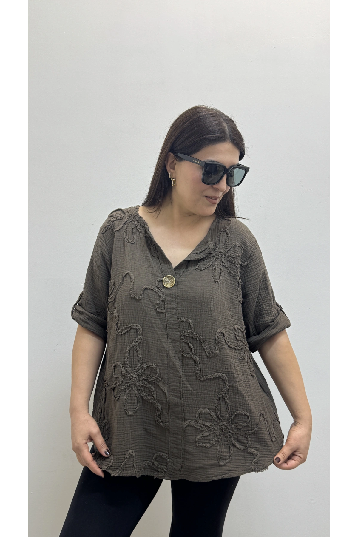 Kabartma Desenli Kahverengi Müslin Bluz