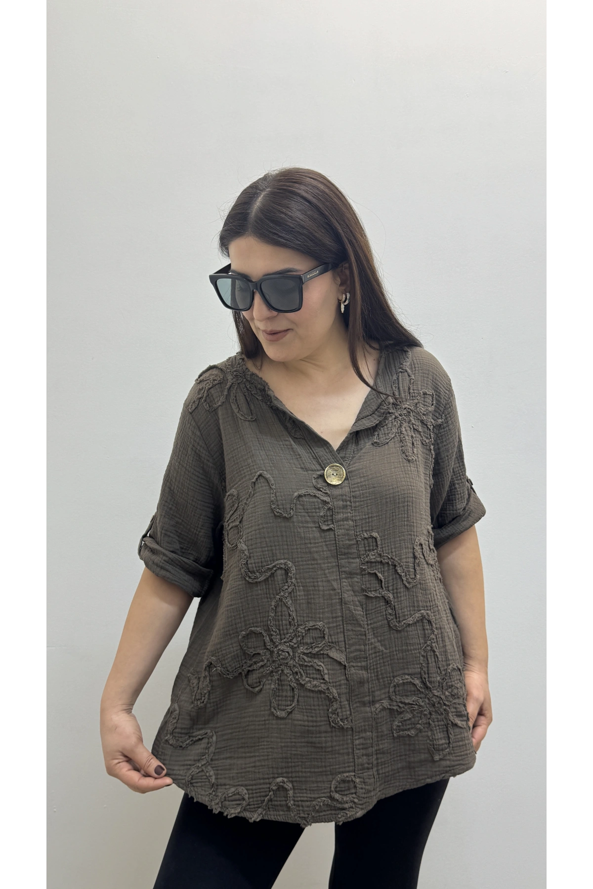 Kabartma Desenli Kahverengi Müslin Bluz