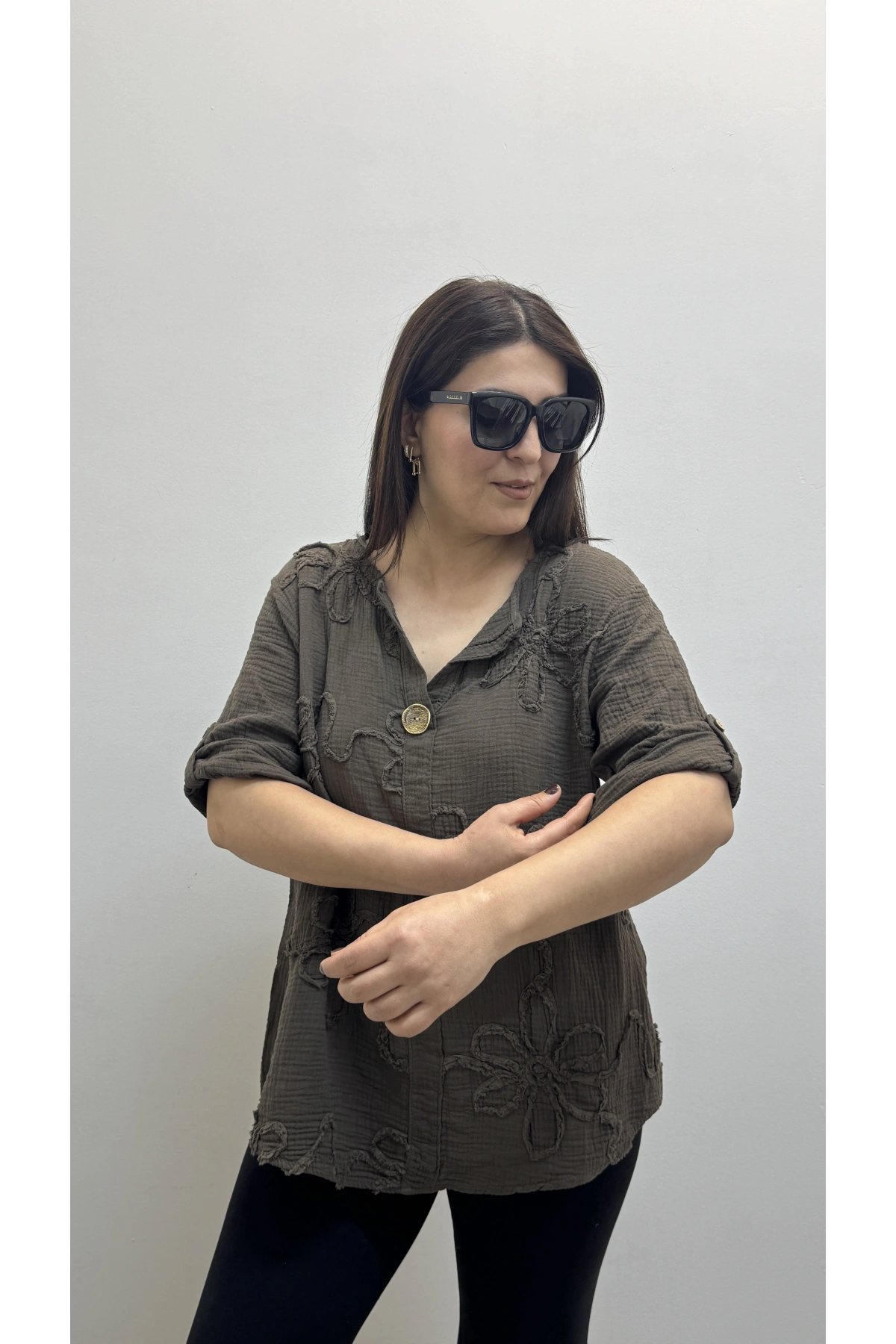 Kabartma Desenli Kahverengi Müslin Bluz