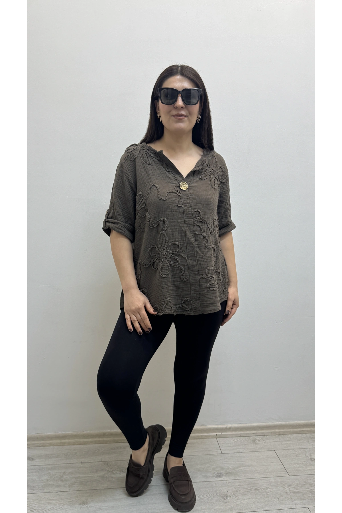 Kabartma Desenli Kahverengi Müslin Bluz