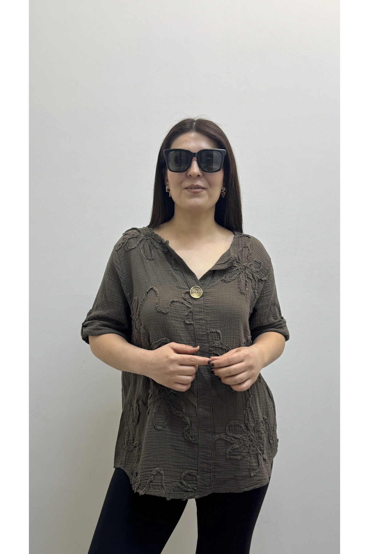 Kabartma Desenli Kahverengi Müslin Bluz