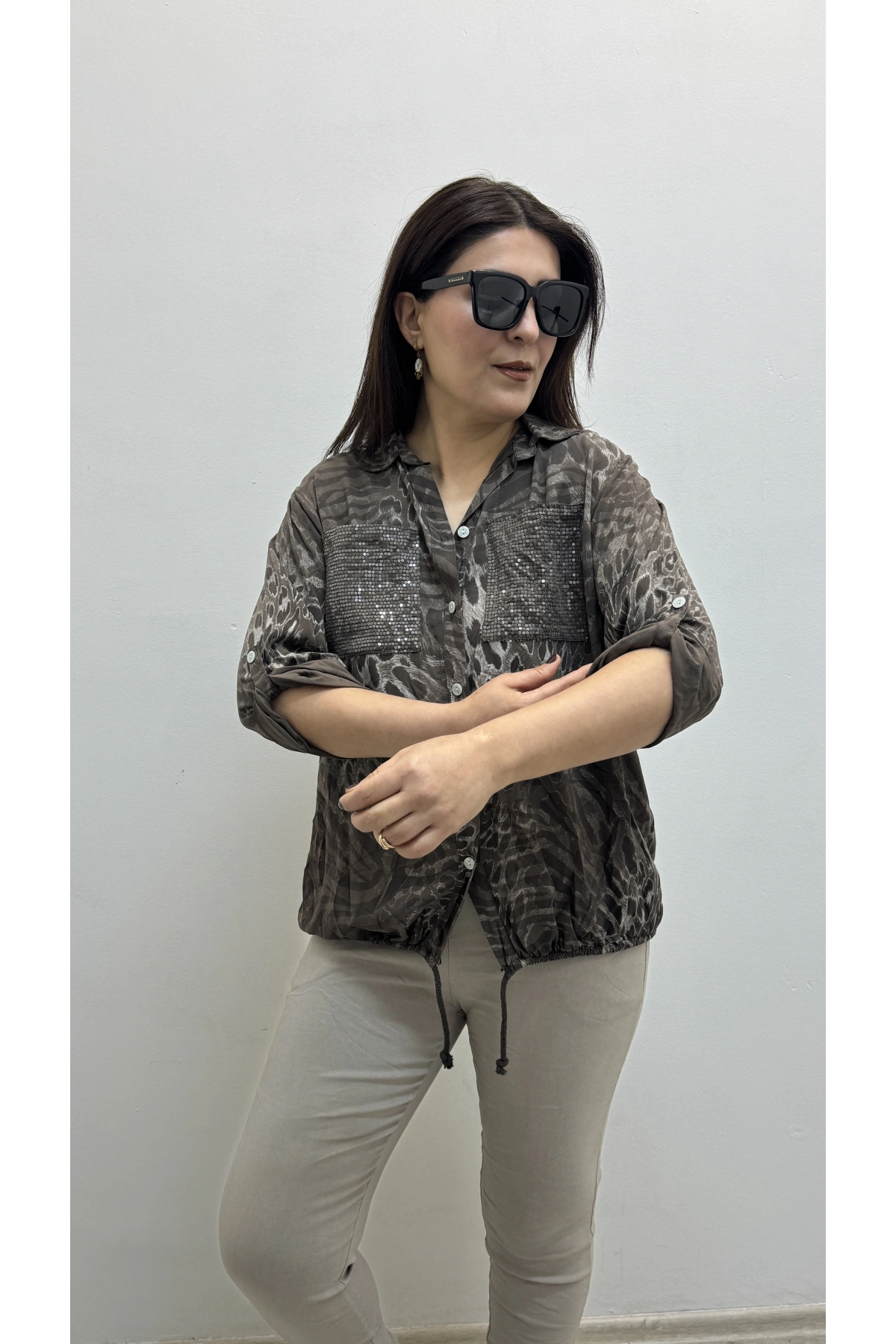 Etek Ucu Bağlamalı Payetli Leopar Desenli Kahverengi İthal Gömlek