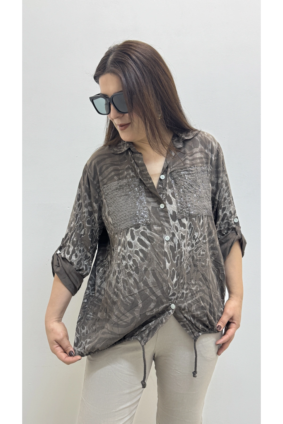 Etek Ucu Bağlamalı Payetli Leopar Desenli Kahverengi İthal Gömlek