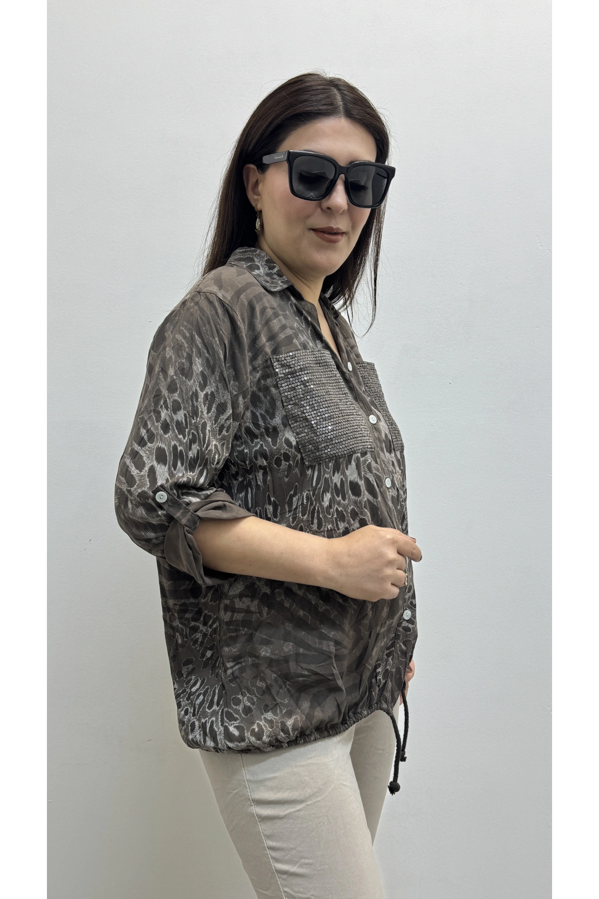 Etek Ucu Bağlamalı Payetli Leopar Desenli Kahverengi İthal Gömlek