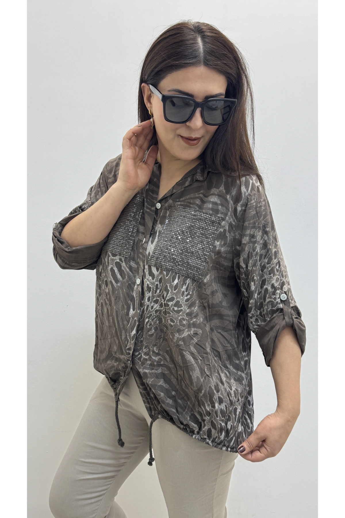 Etek Ucu Bağlamalı Payetli Leopar Desenli Kahverengi İthal Gömlek